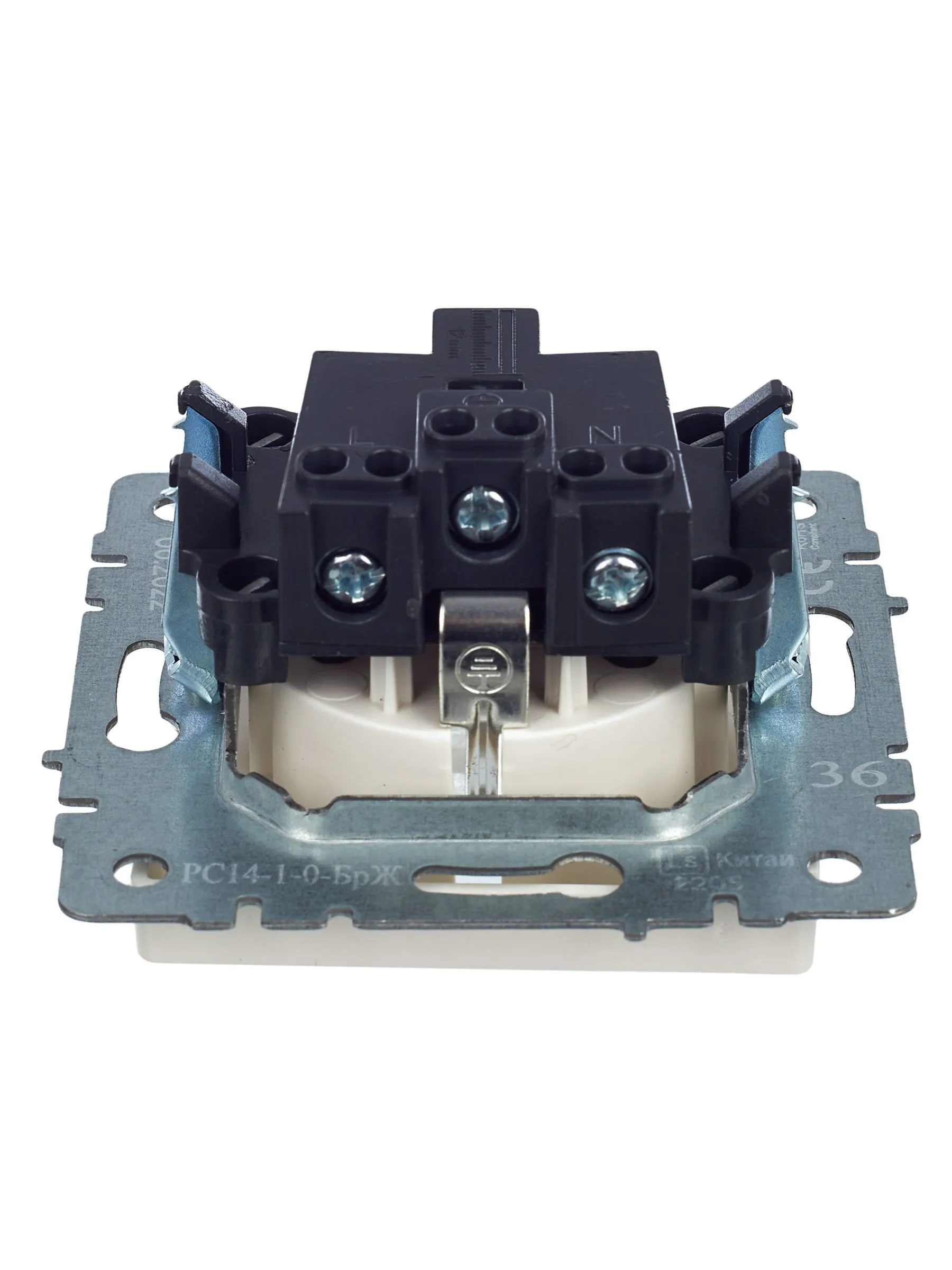 BRITE Розетка 1-местная с заземлением с защитными шторками 16А РС14-1-0-БрЖ жемчуг IEK - Фото 2