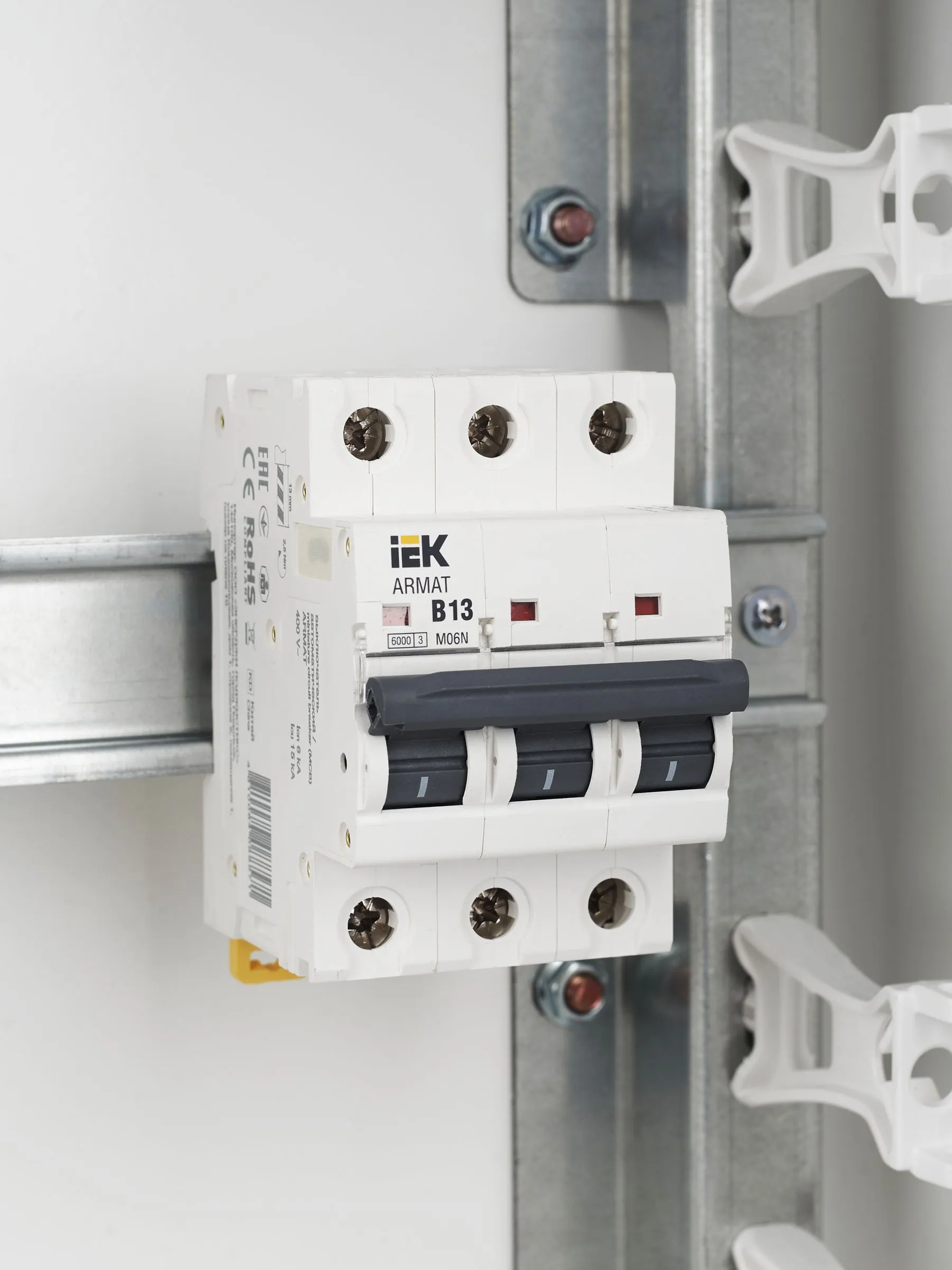 ARMAT Автоматический выключатель M06N 3P B 13А IEK - Фото 6