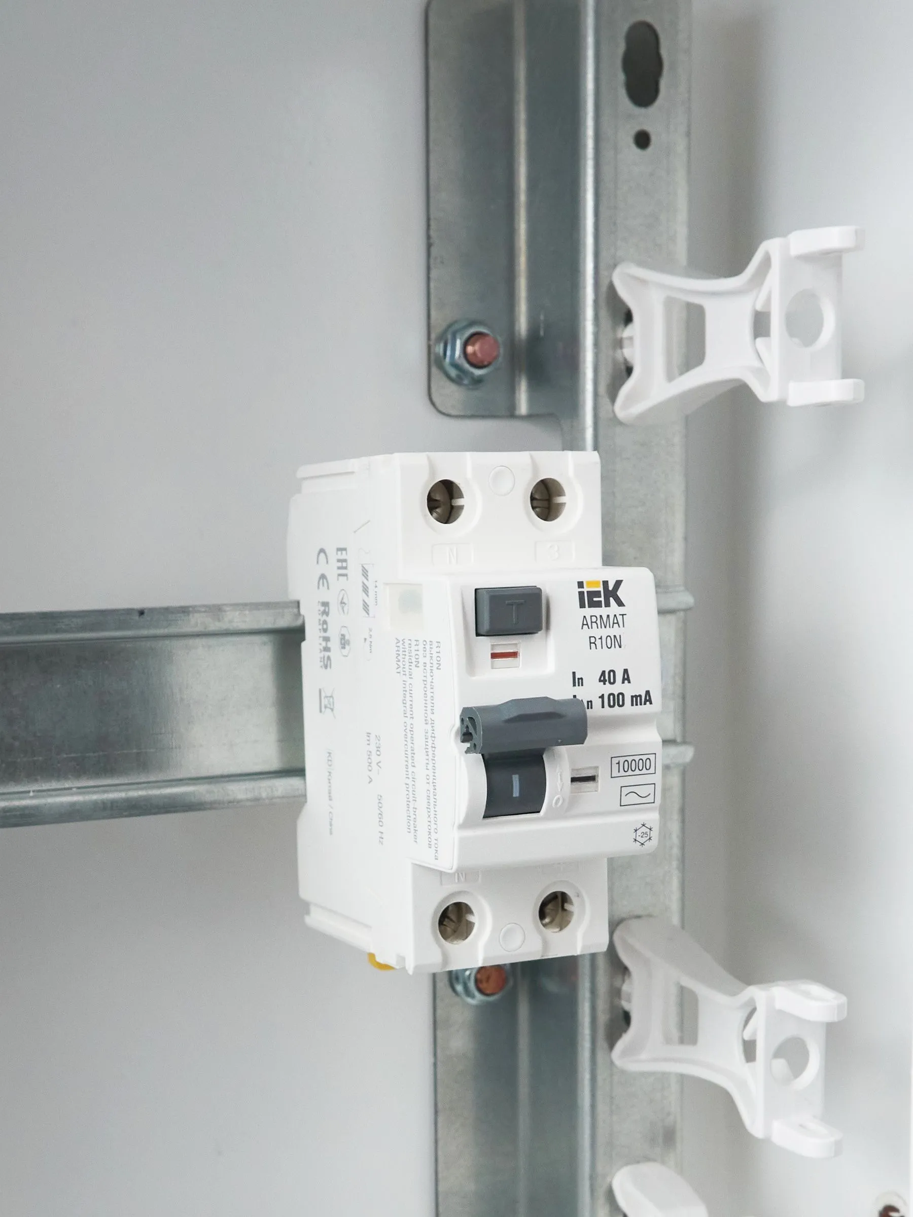 ARMAT Выключатель дифференциального тока R10N 2P 40А 100мА тип AC IEK - Фото 11