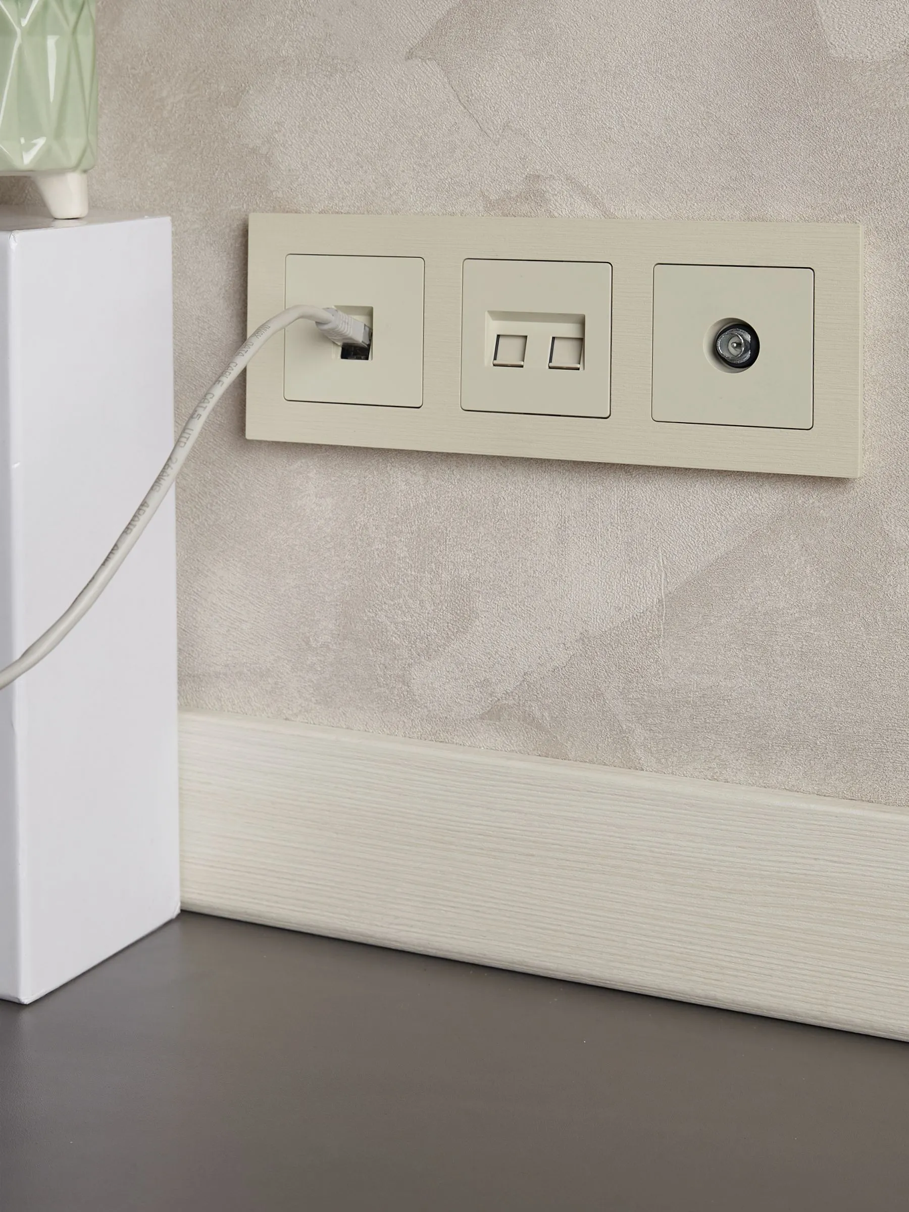 BRITE Розетка компьютерная двойная RJ45 кат.5E РК10-2-БрКр бежевый IEK - Фото 6