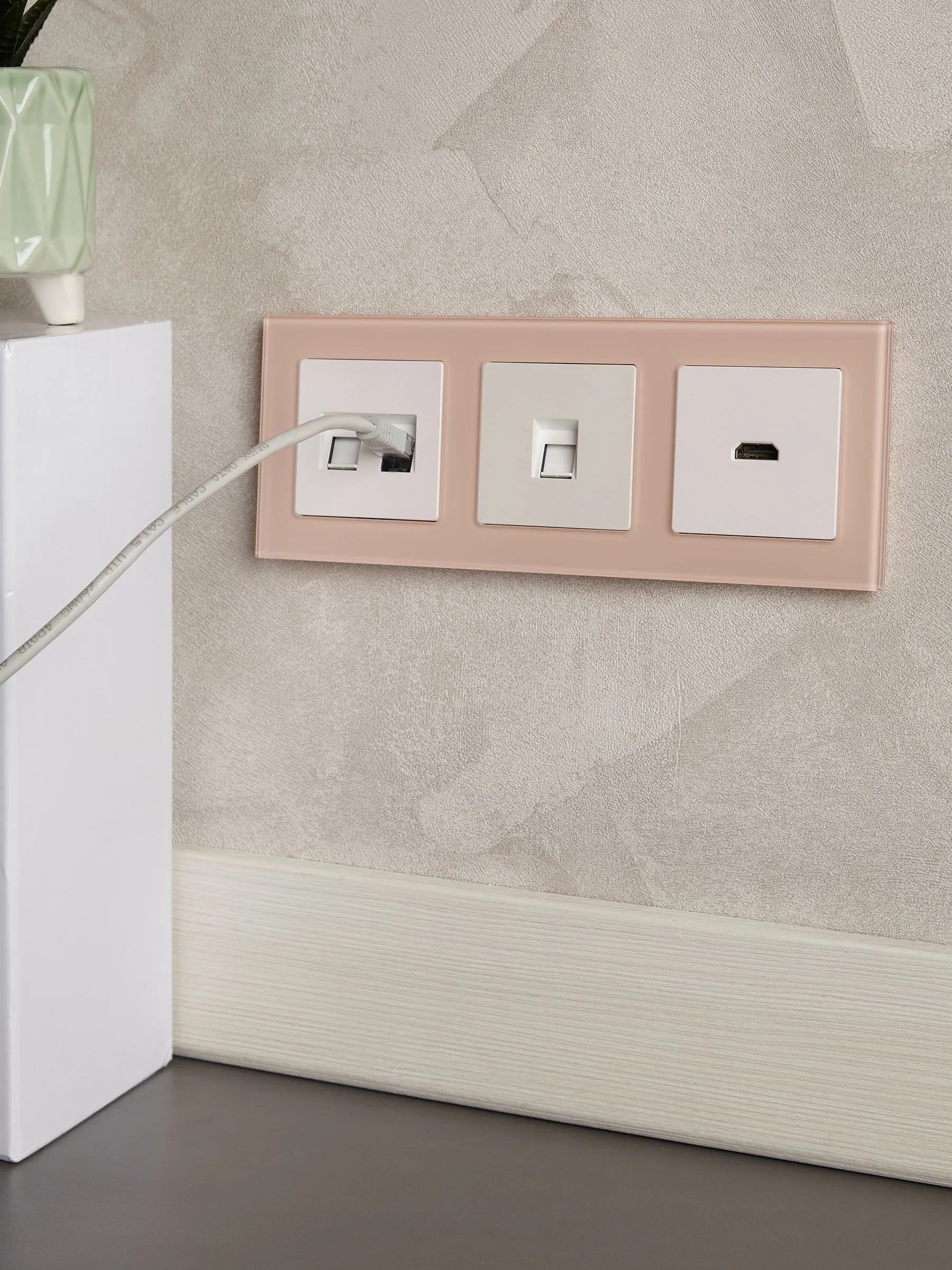 BRITE Рамка 3-местная РУ-3-2-БрП стекло персиковый матовый IEK - Фото 5