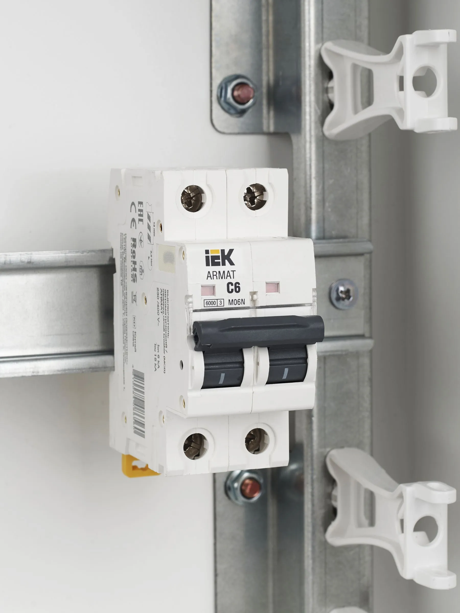 ARMAT Автоматический выключатель M06N 2P C 6А IEK - Фото 4