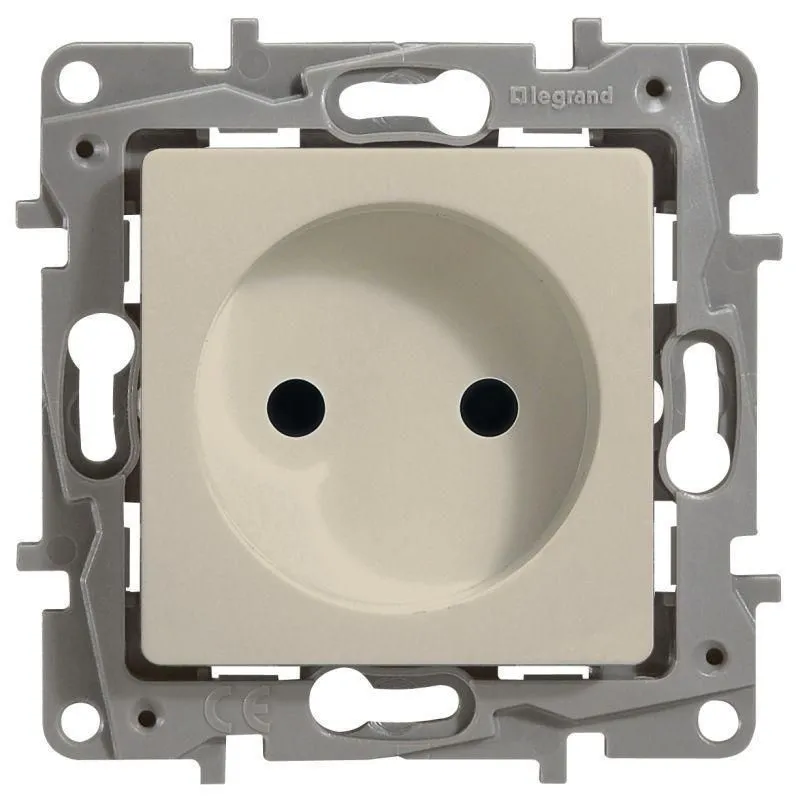 ETIKA Розетка 1-местная без заземления без защитных шторок 16А слоновая кость