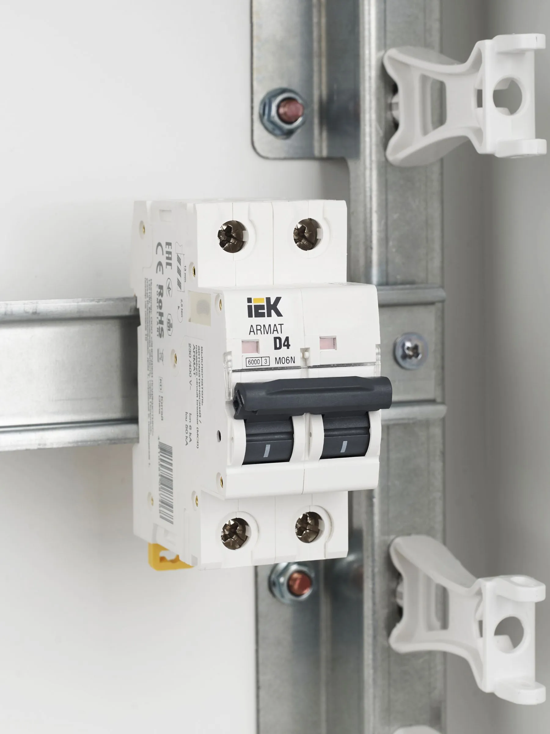 ARMAT Автоматический выключатель M06N 2P D 4А IEK - Фото 2