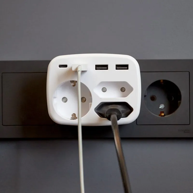 Тройник электрический 16А с/з + 2х2,5А + 3хUSB-A 2,4А + USB Type-C 3А, белый REXANT - Фото 2