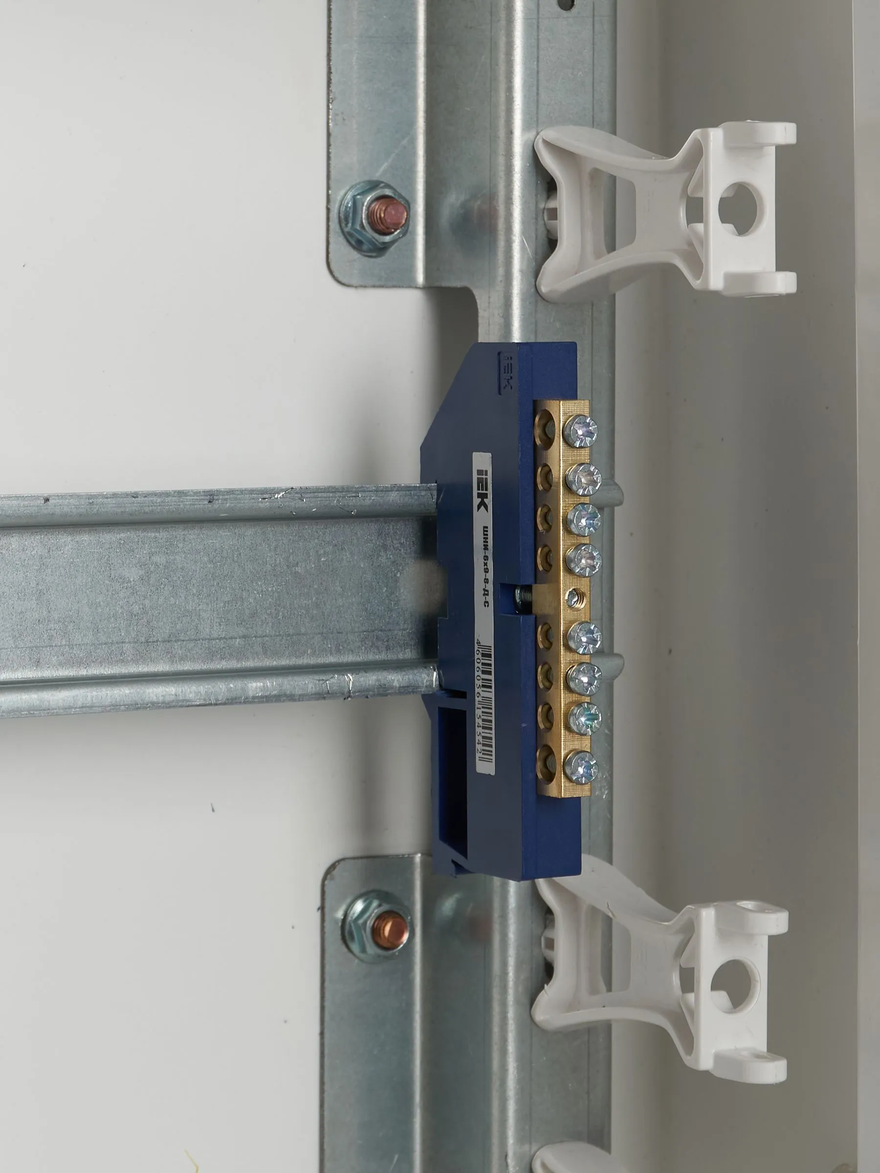 Шина N "ноль" на DIN-изол ШНИ-6х9-8-Д-С IEK - Фото 3