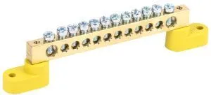 Шина PE "земля" на двух угловых изоляторах ШНИ-8х12-12-У2-Ж IEK YNN10-812-12C2-K05