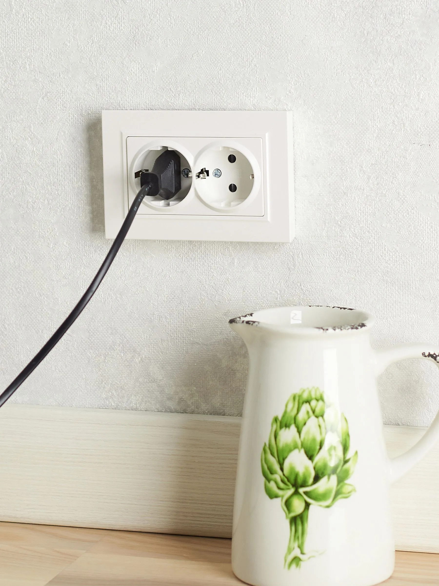 BRITE Розетка 2-местная с заземлением с защитными шторками 16А в сборе РСш12-3-БрЖ жемчуг IEK - Фото 4