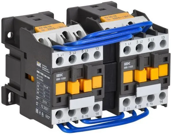 Контактор КМИ-11830 реверс 18А 230В/АС3 2NO IEK