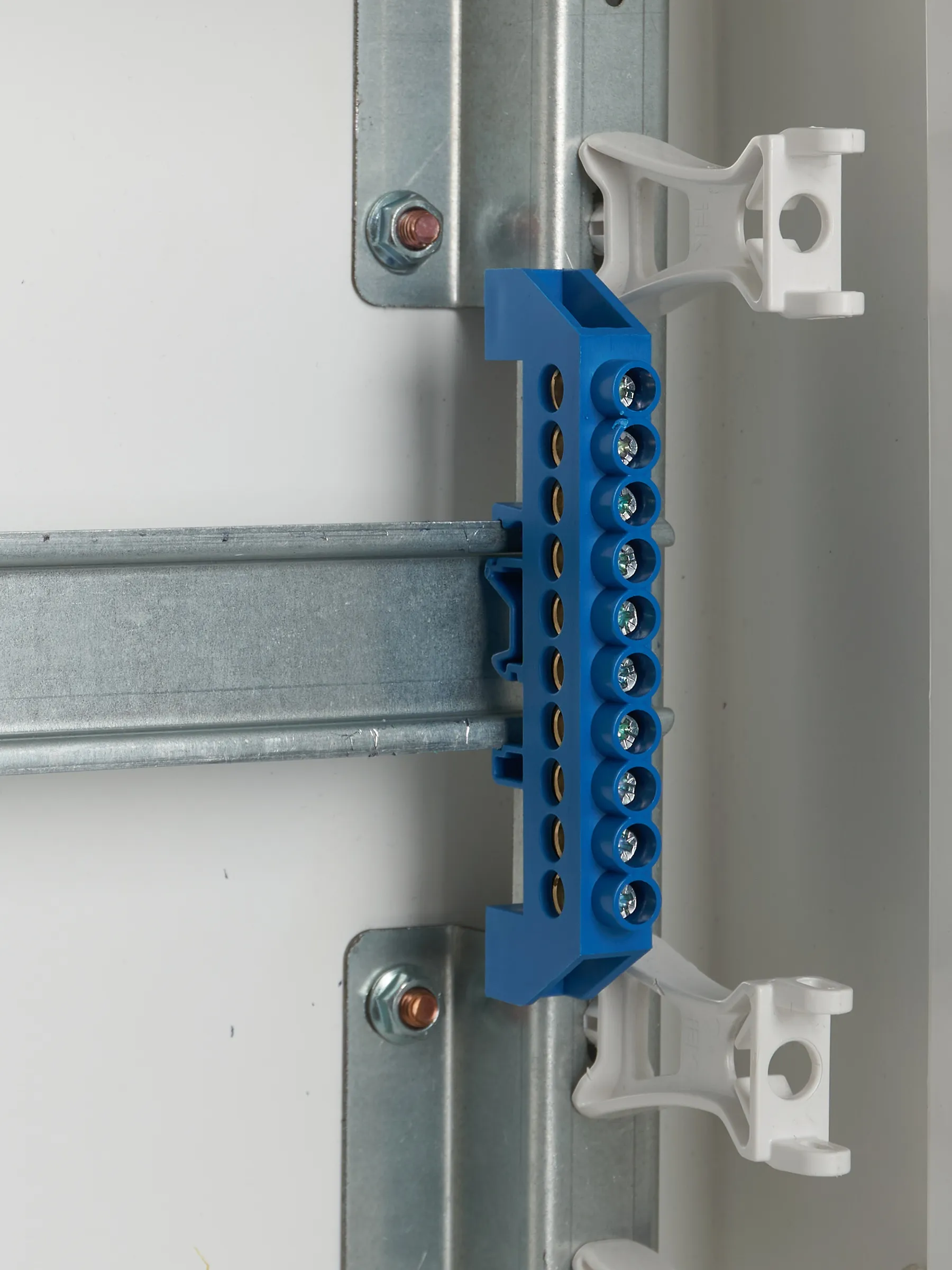 Шина N "ноль" в комбинированном DIN-изоляторе типа "Стойка" ШНИ-8х12-10-КС-С IEK - Фото 2