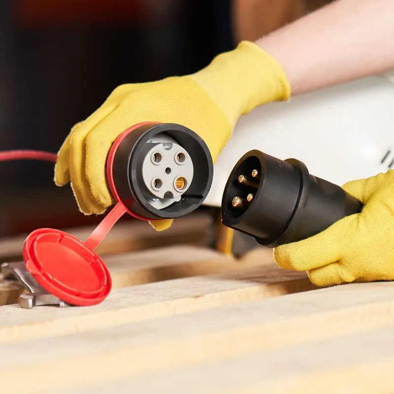 Розетка влагозащищенная переносная с крышкой 1 гнездо, 3Р+РЕ, 32А, IP44, каучук, черная REXANT - Фото 2