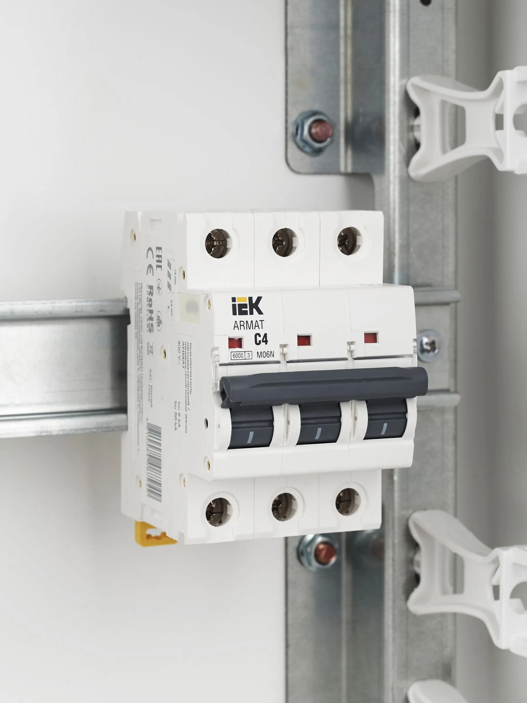ARMAT Автоматический выключатель M06N 3P C 4А IEK - Фото 2