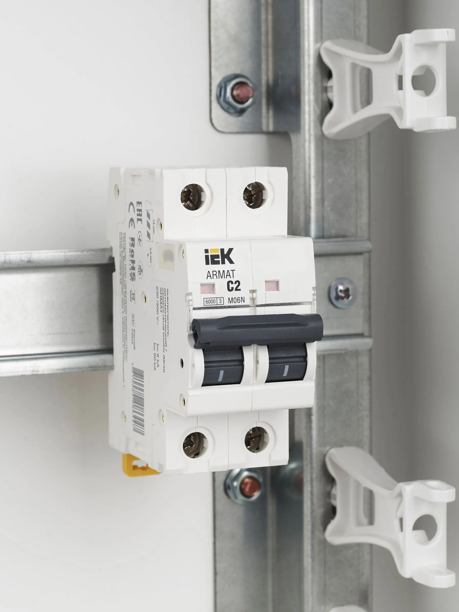 ARMAT Автоматический выключатель M06N 2P C 2А IEK - Фото 3