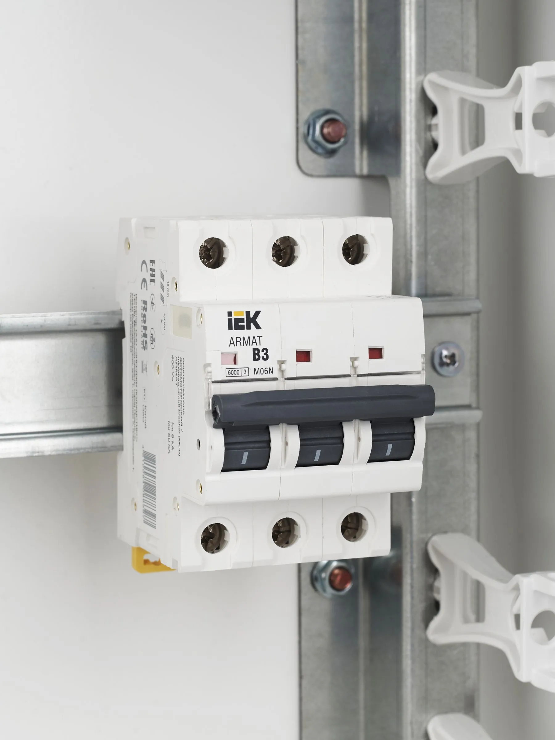 ARMAT Автоматический выключатель M06N 3P B 3А IEK - Фото 2