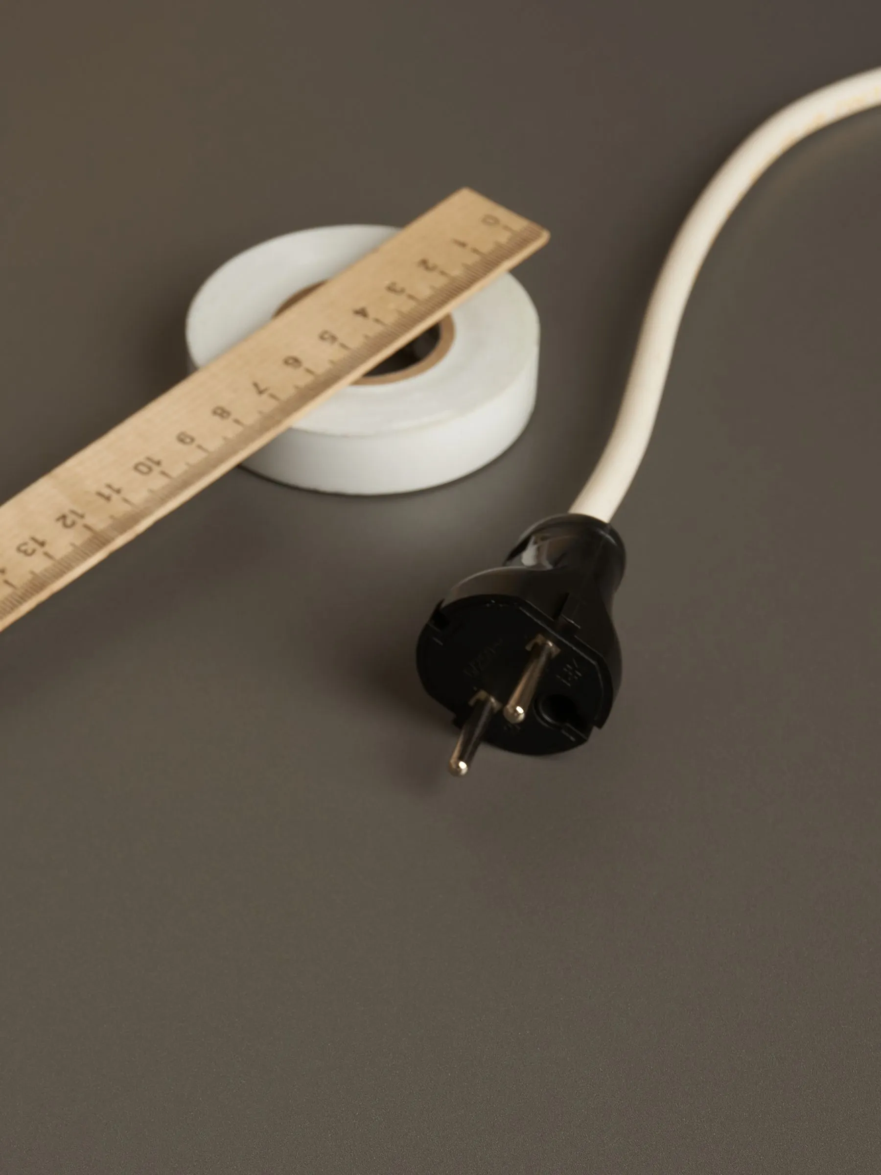 Вилка разборная прямая ВПп20-02-Ст без заземляющего контакта 6А черная IEK - Фото 4