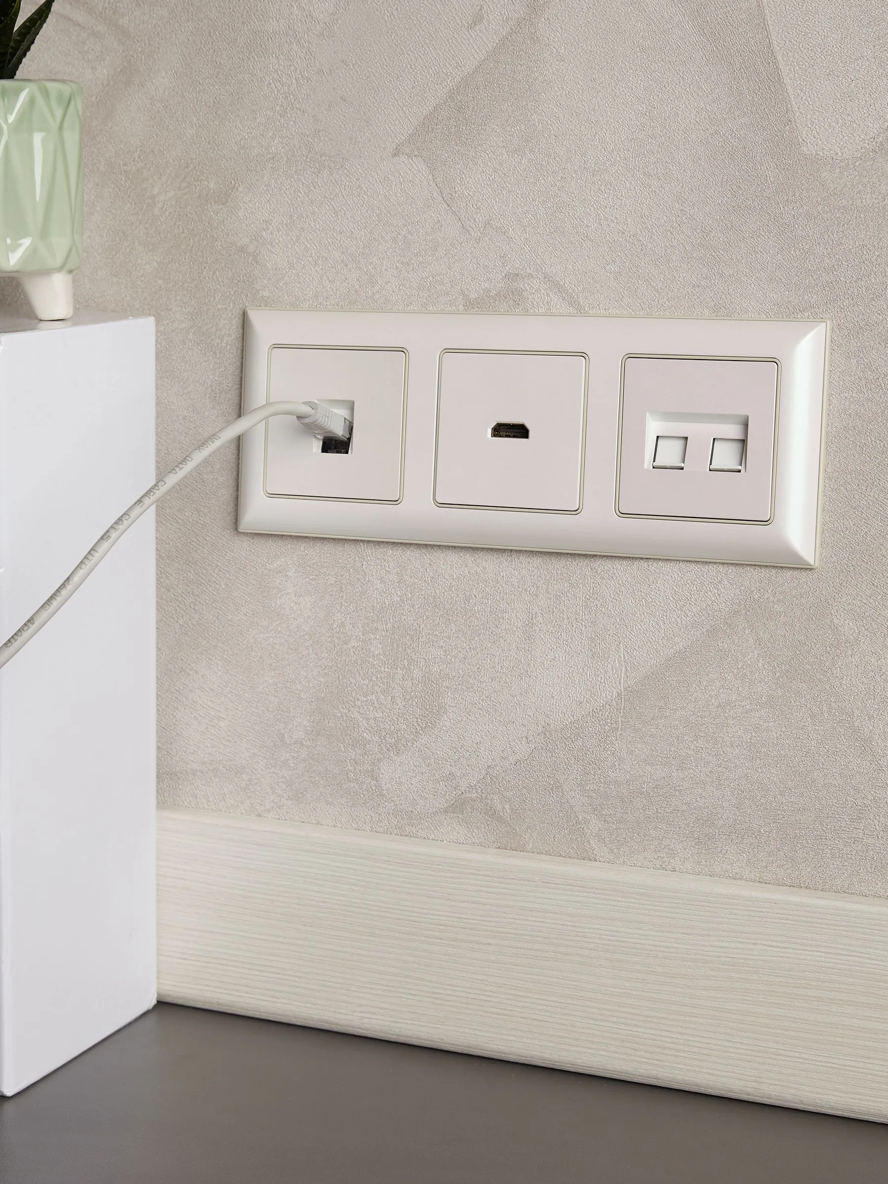 BRITE Рамка 3-местная РУ-3-Бр бежевый/жемчужный IEK - Фото 4