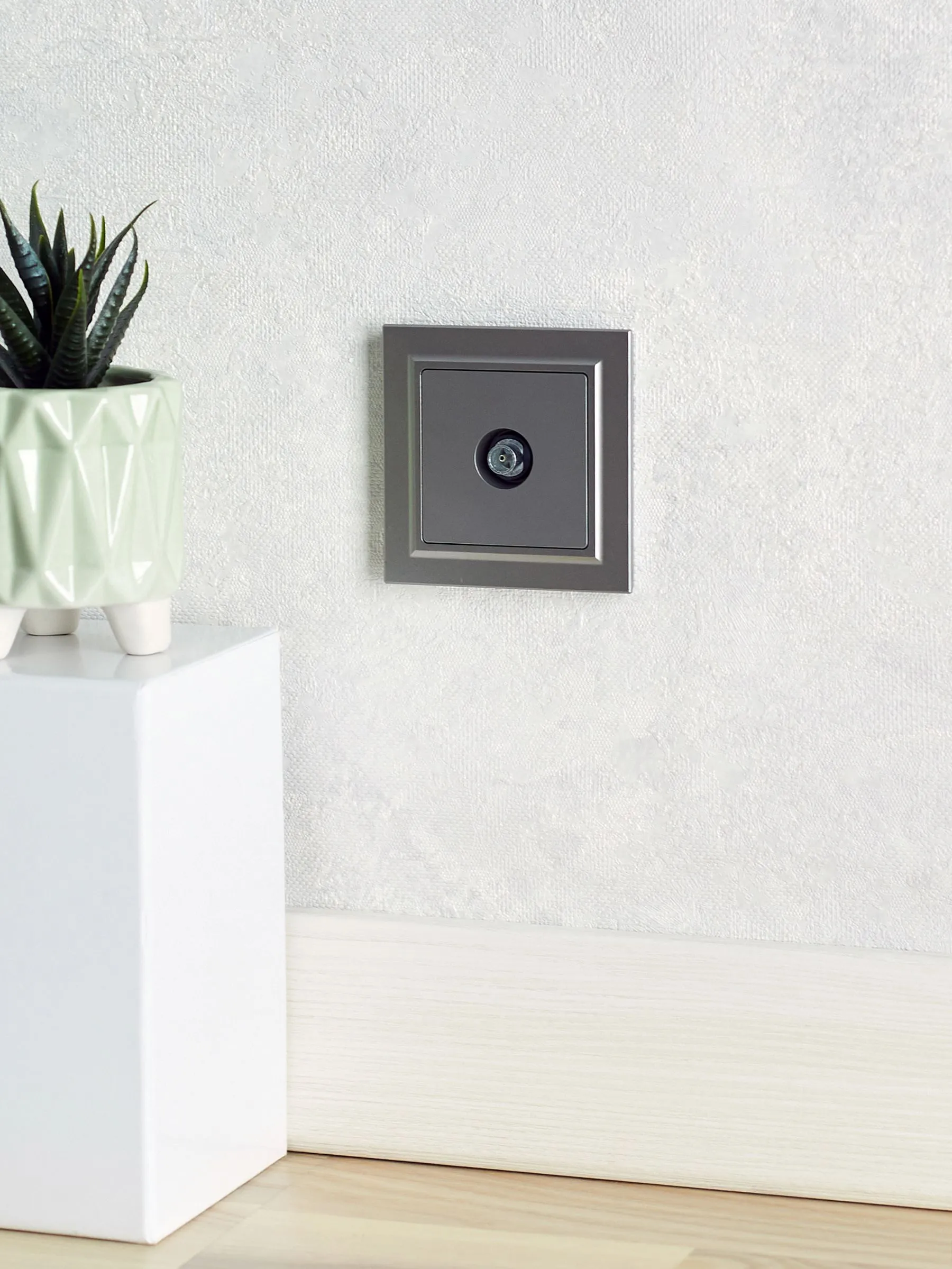 BRITE Розетка TV оконечная РТВ11-0-БрС сталь IEK - Фото 6