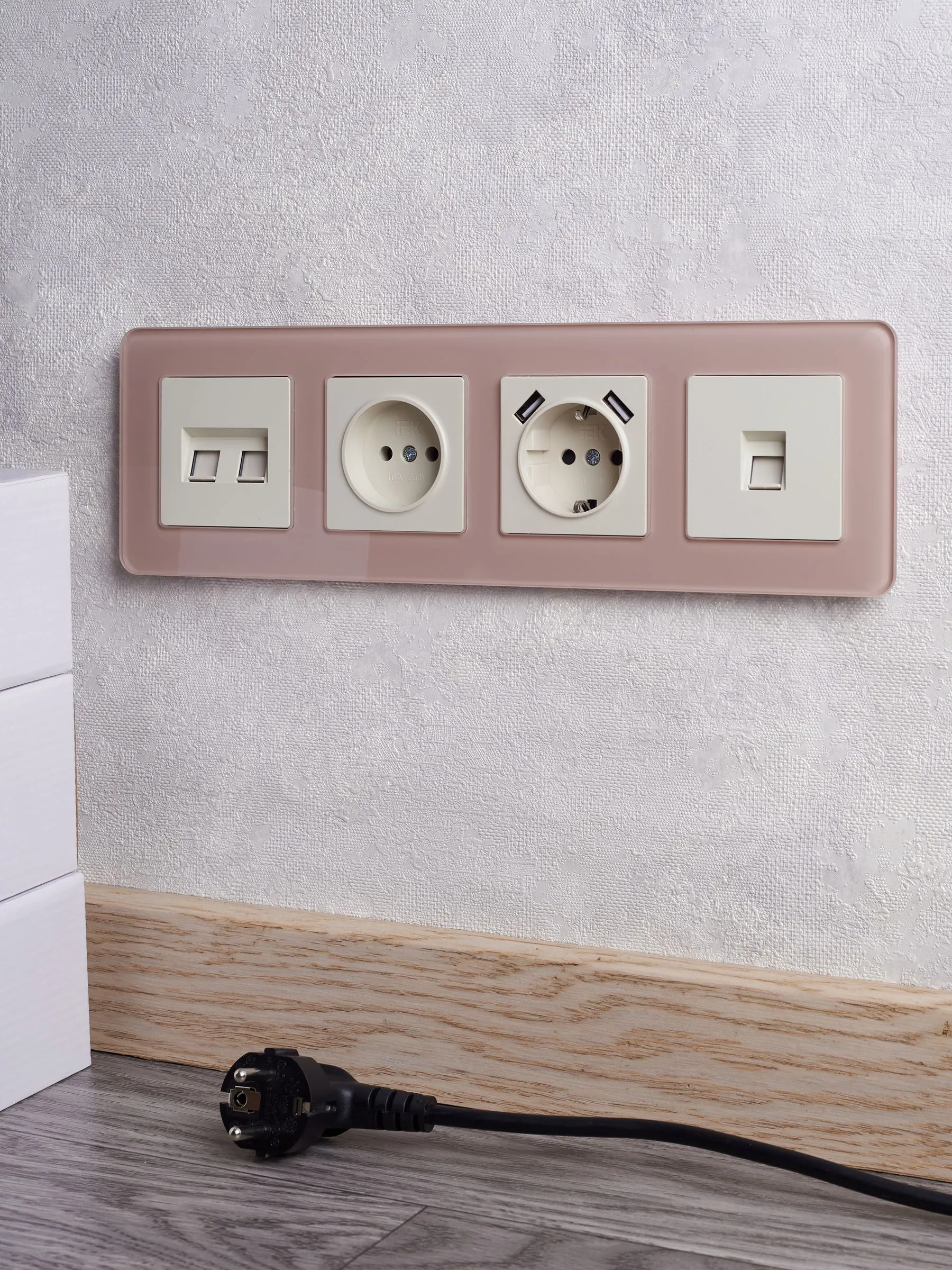 BRITE Рамка 4-местная РУ-4-2-Бр стекло дымчатый RE IEK - Фото 5