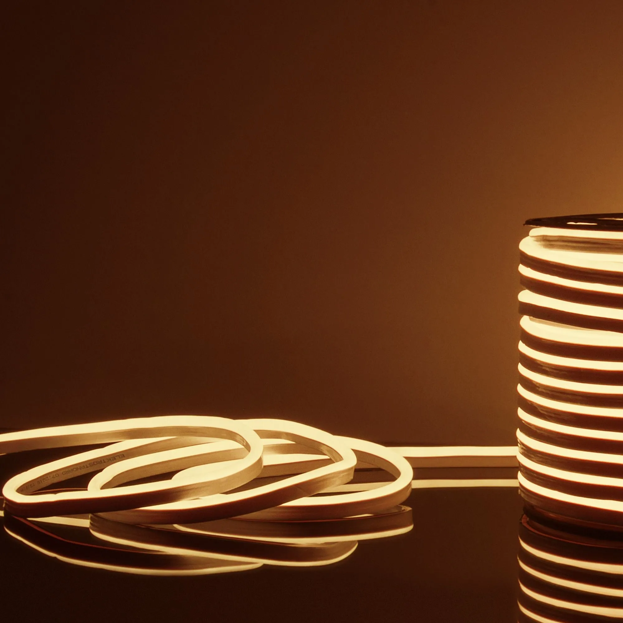 Гибкий неон светодиодный 220V 9,6W 120Led 2835 IP67 односторонний теплый белый, 50 м Elektrostandard - Фото 5