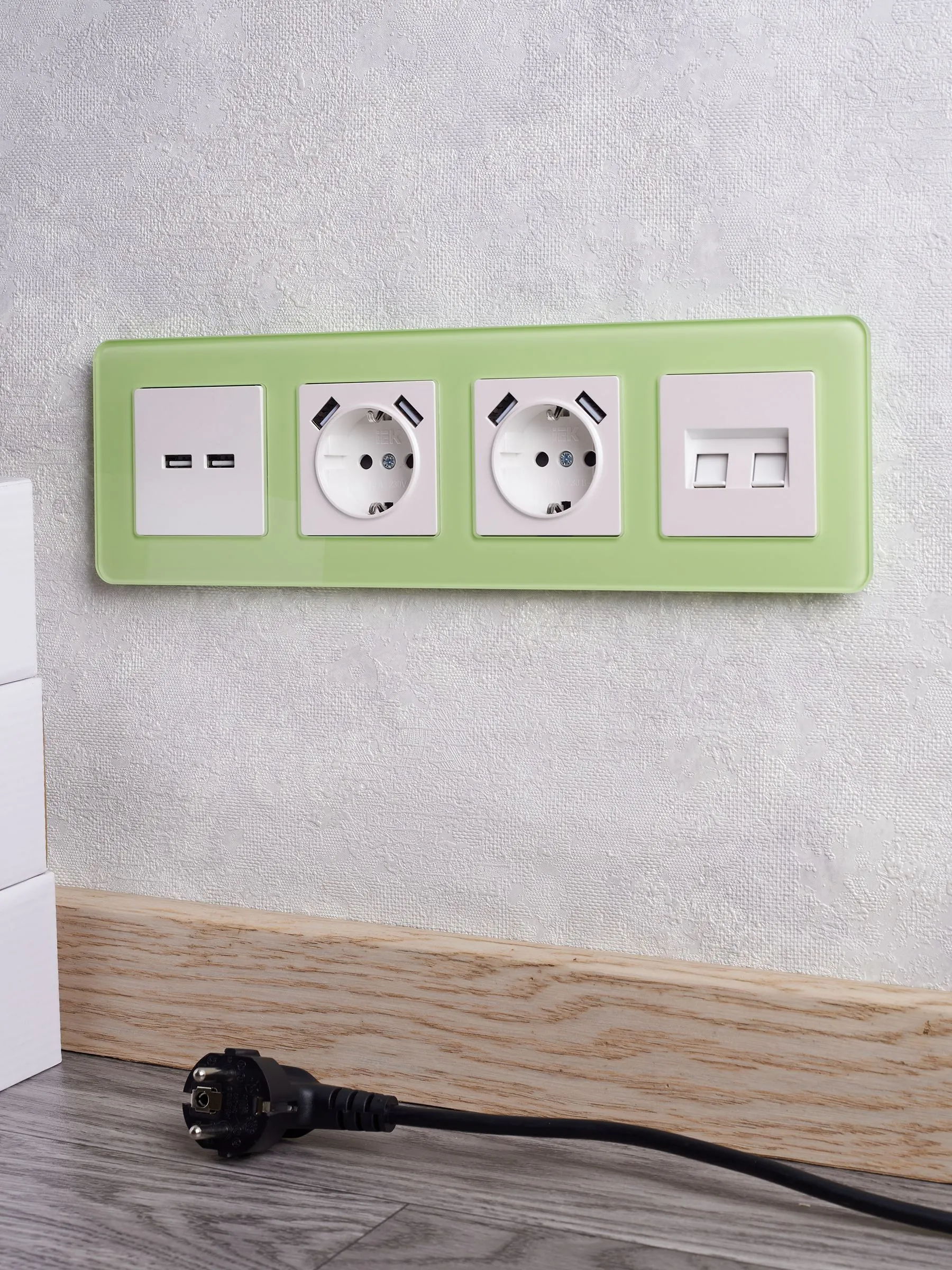 BRITE Рамка 4-местная РУ-4-2-Бр стекло эко грин RE IEK - Фото 6