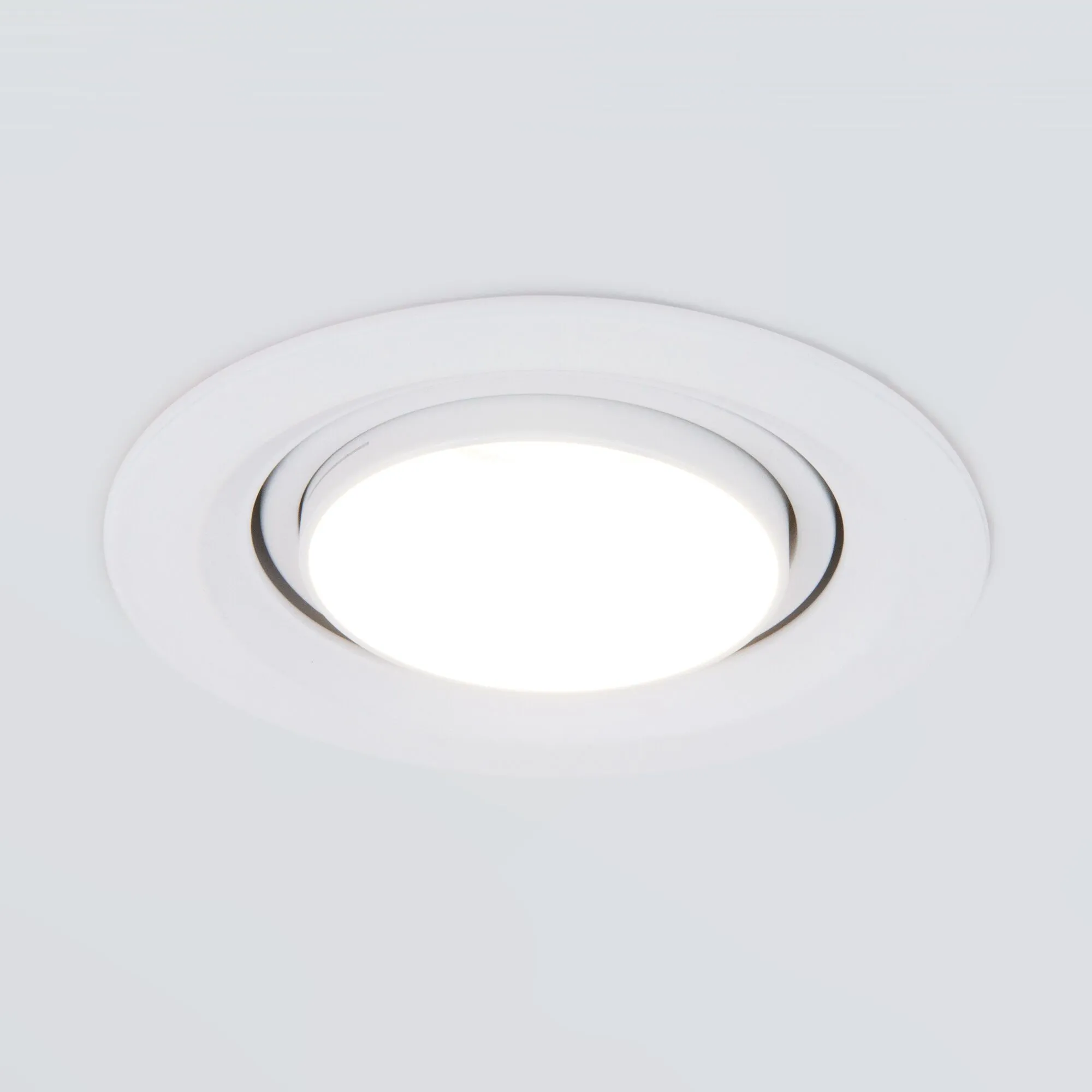 Потолочный светодиодный светильник 9920 LED 15W 3000K белый 9920 LED Elektrostandard