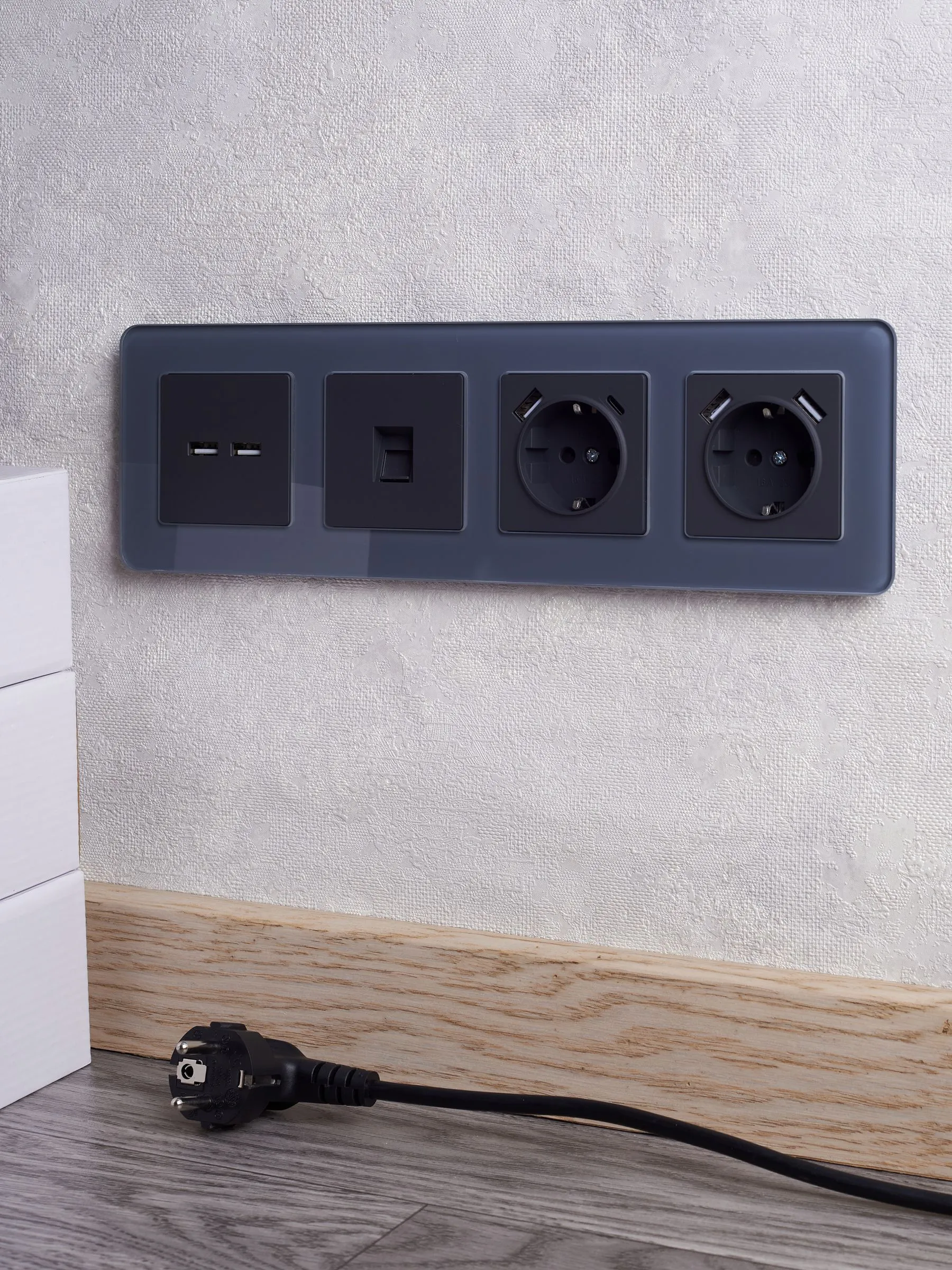 BRITE Рамка 4-местная РУ-4-2-Бр стекло графит RE IEK - Фото 6