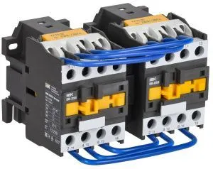 Контактор КМИ-22530 реверс 25А 230В/АС3 2NO IEK KKM23-025-230-20-1