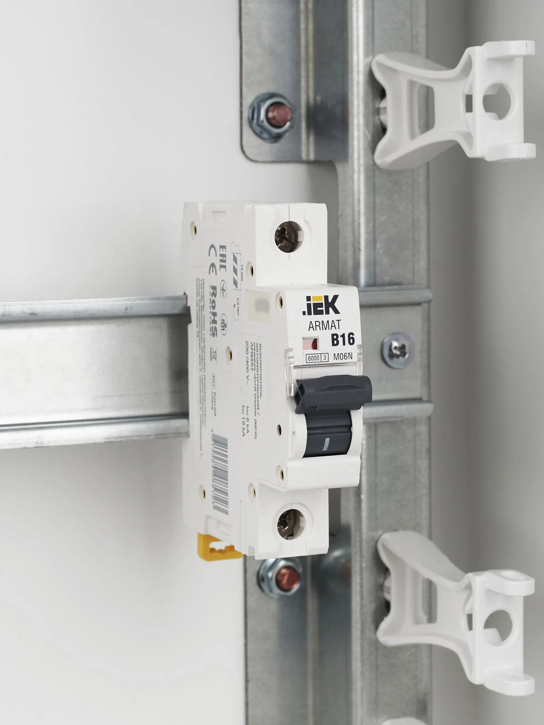 ARMAT Автоматический выключатель M06N 1P B 16А IEK - Фото 2