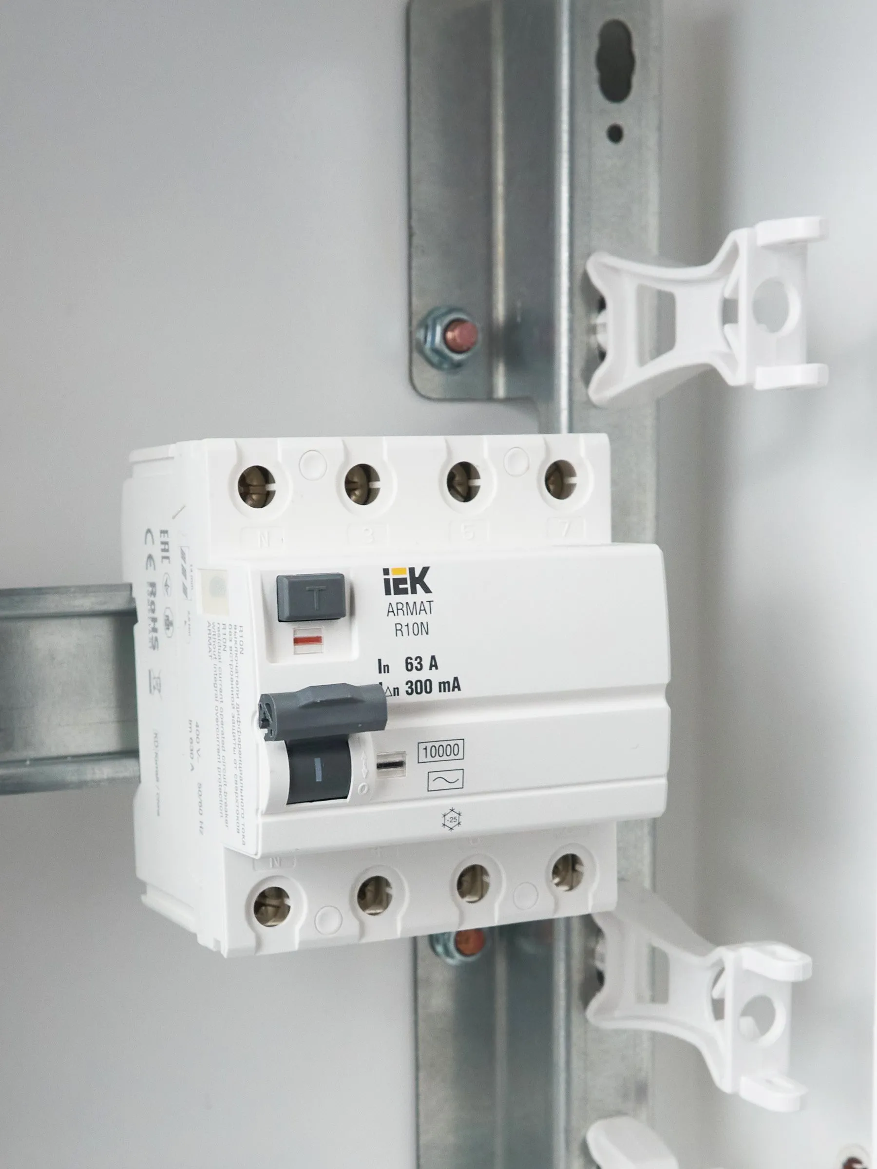 ARMAT Выключатель дифференциального тока R10N 4P 63А 300мА тип AC IEK - Фото 11