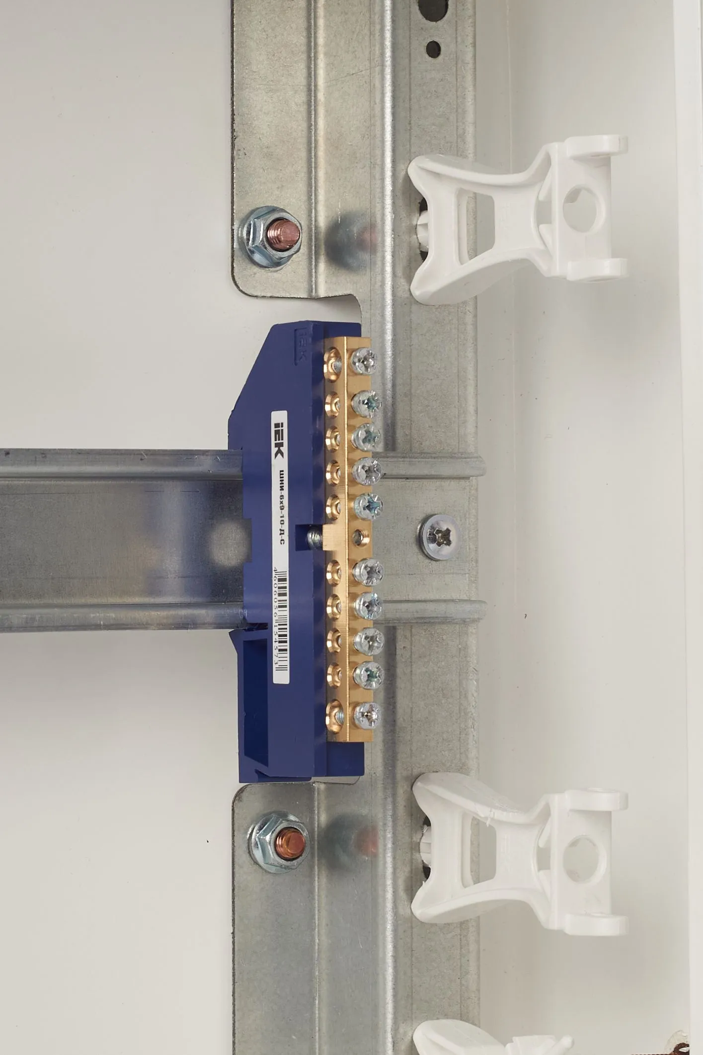 Шина N "ноль" на DIN-изол ШНИ-6х9-10-Д-С IEK - Фото 3