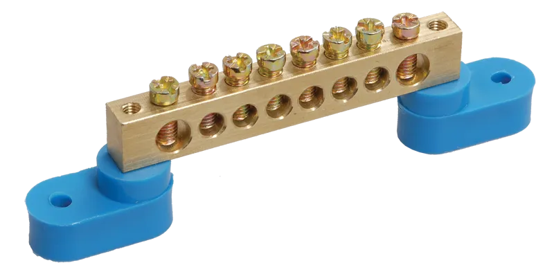 Шина N "ноль" на двух угловых изоляторах ШНИ-6х9-8-У2-С IEK