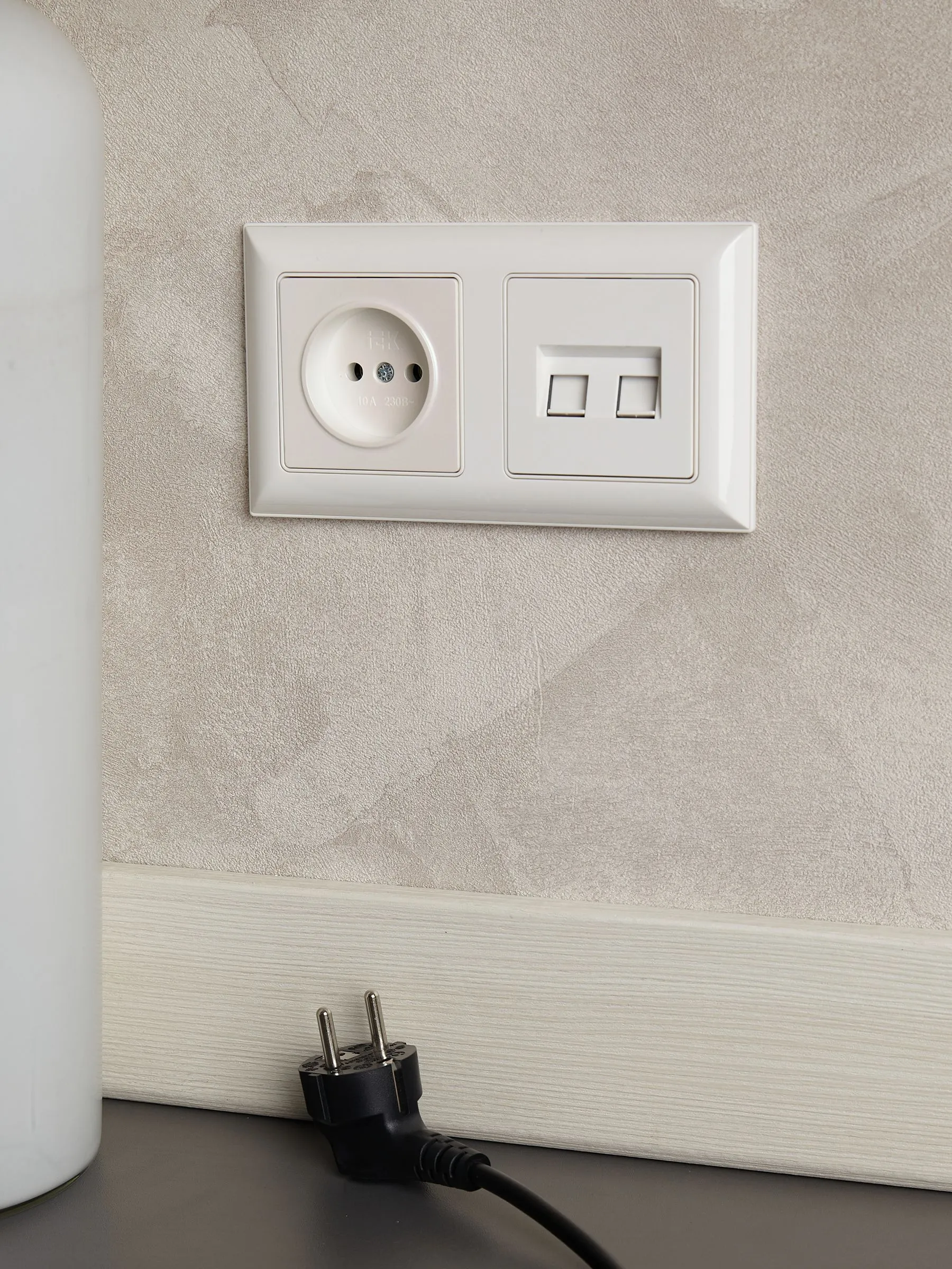 BRITE Розетка компьютерная двойная RJ45 кат.6 РК11-2-БрБ белый IEK - Фото 6