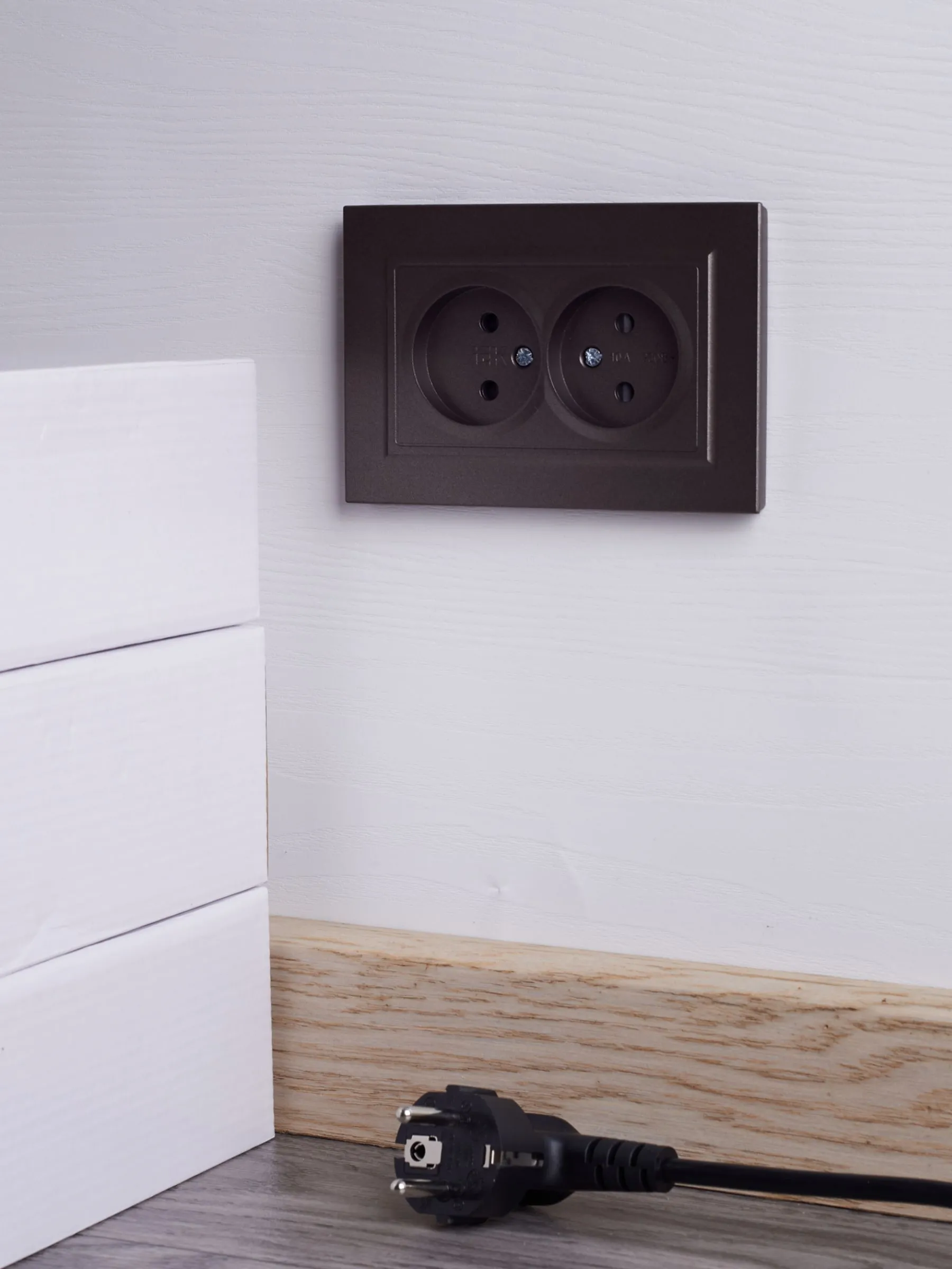 BRITE Розетка 2-местная без заземления с защитными шторками 10А в сборе РСш12-2-БрТБ темная бронза IEK - Фото 7