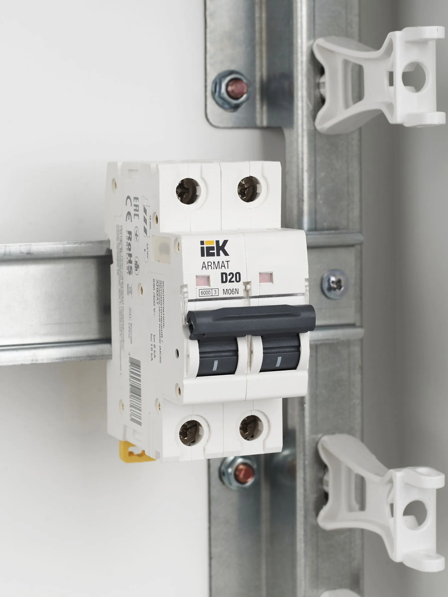 ARMAT Автоматический выключатель M06N 2P D 20А IEK - Фото 2