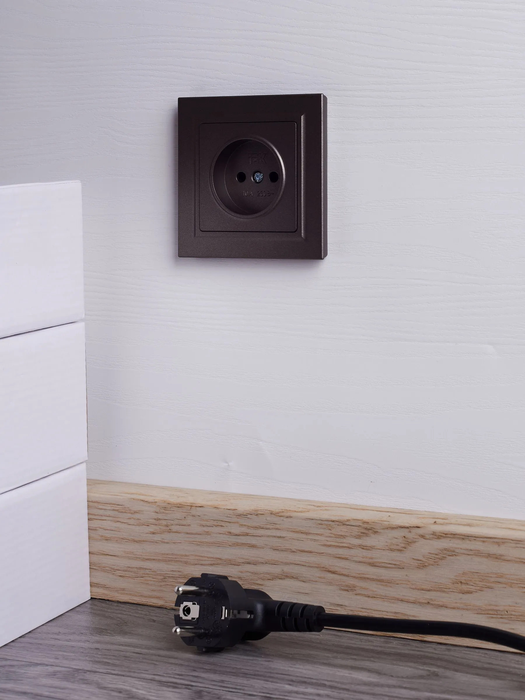 BRITE Розетка 1-местная без заземления без защитных шторок 10А в сб. РСР10-1-0-БрТБ темная бронза IEK - Фото 4