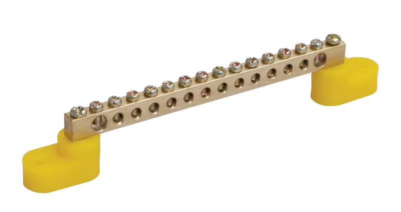 Шина PE "земля" на двух угловых изоляторах ШНИ-8х12-8-У2-Ж IEK