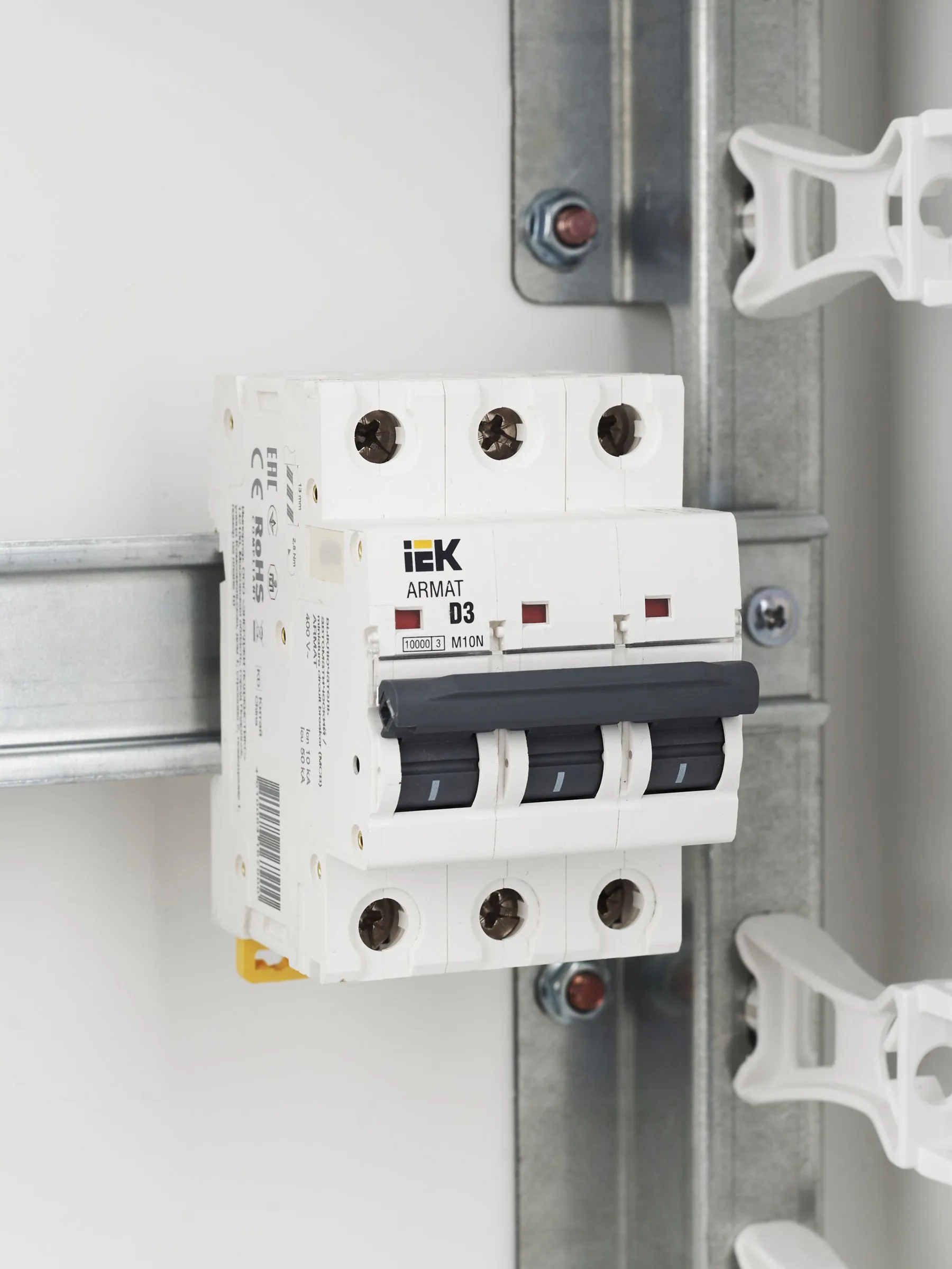ARMAT Автоматический выключатель M10N 3P D 3А IEK - Фото 7
