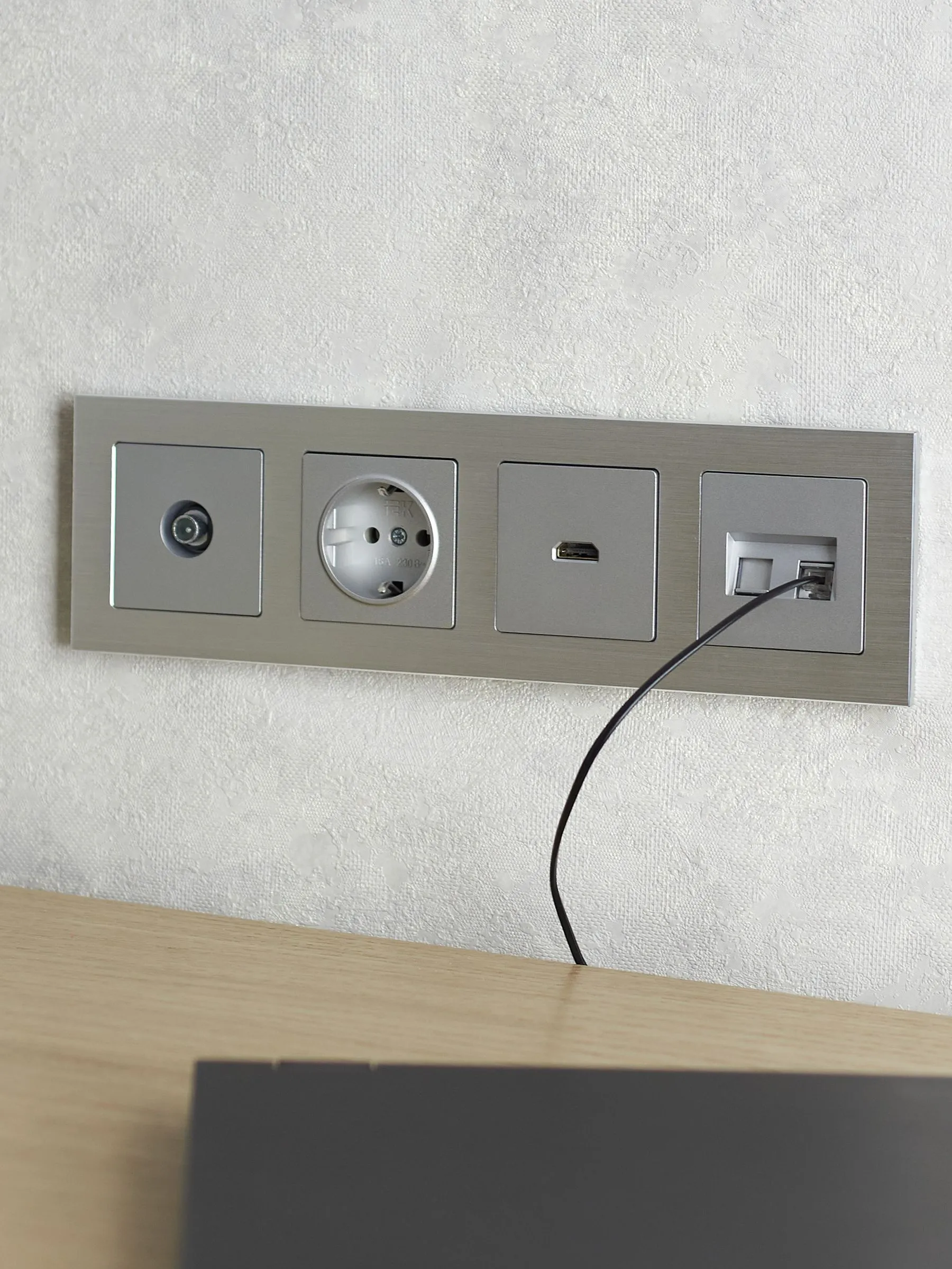 BRITE Рамка 4 -местная РУ-4-1-БрА металл алюминий IEK - Фото 6