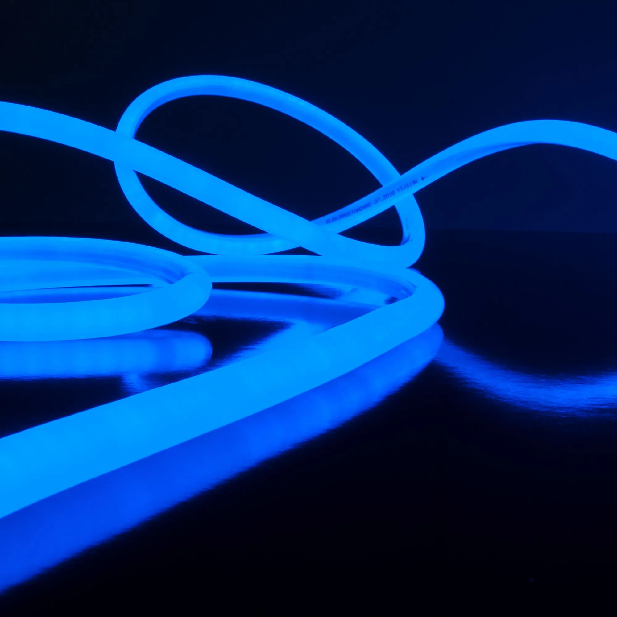 Гибкий неон светодиодный 220V 9,6W 144Led 2835 IP67 круглый синий, 50 м Elektrostandard - Фото 5
