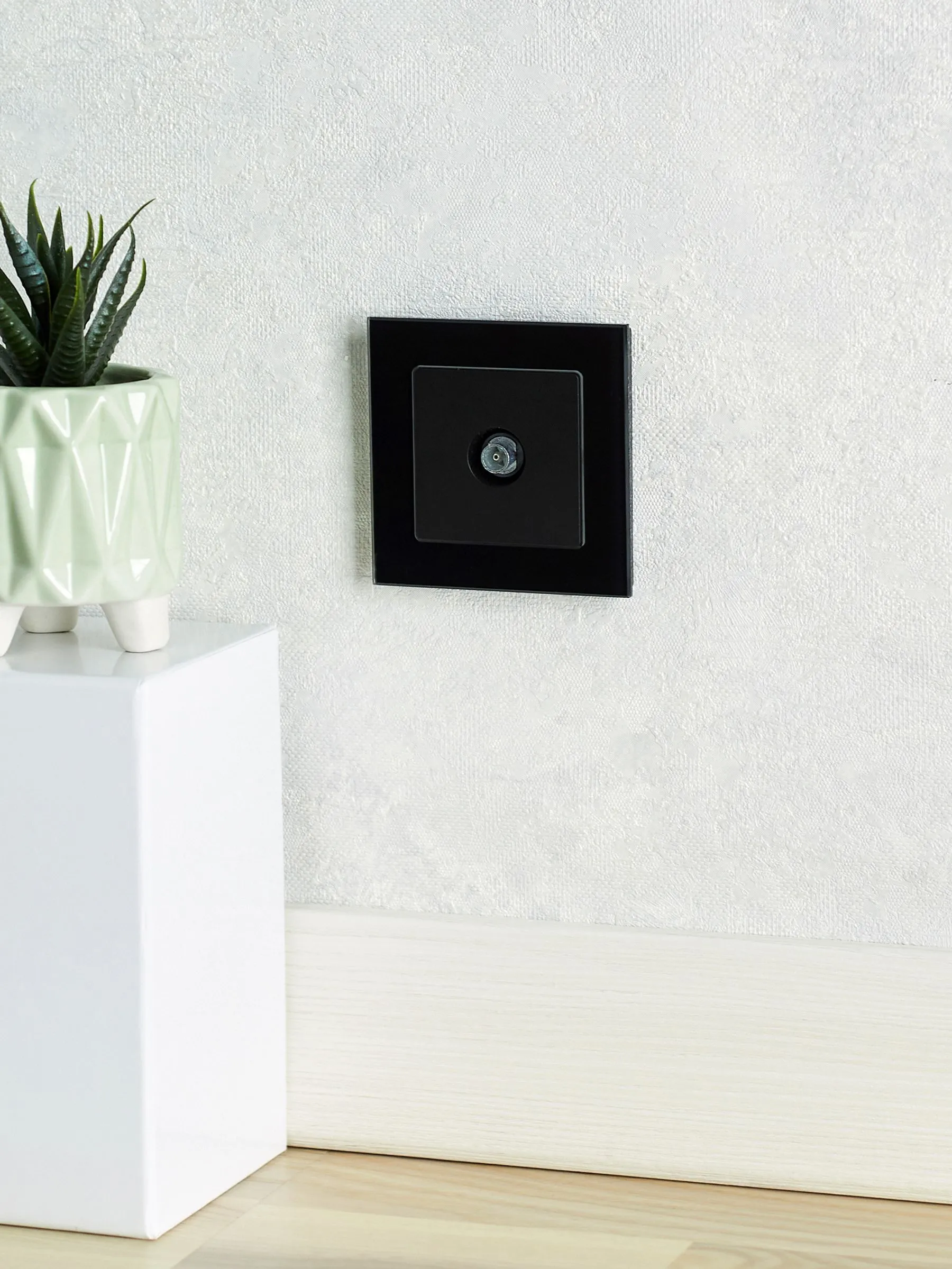 BRITE Розетка TV оконечная РТВ11-0-БрЧ черный IEK - Фото 3