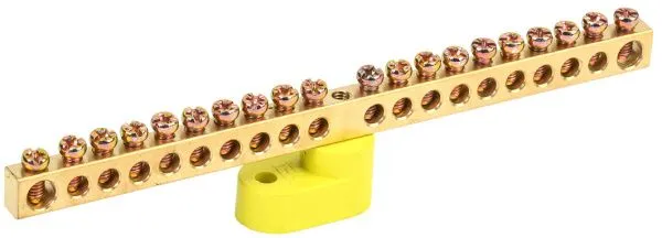 Шина PE "земля" на одном угловом изоляторе ШНИ-6х9-18-У1-Ж IEK