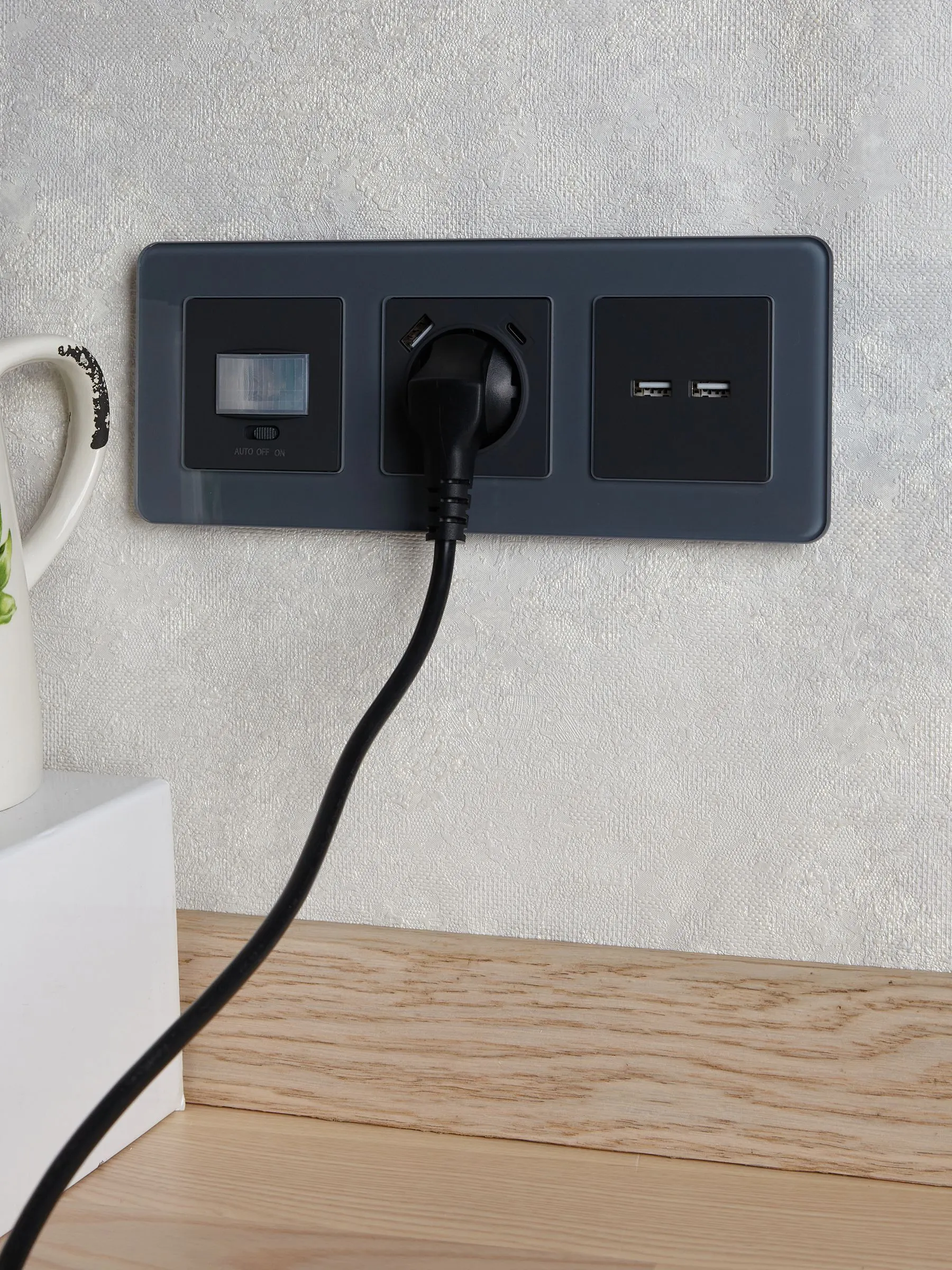 BRITE Рамка 3-местная РУ-3-2-Бр стекло графит RE IEK - Фото 7