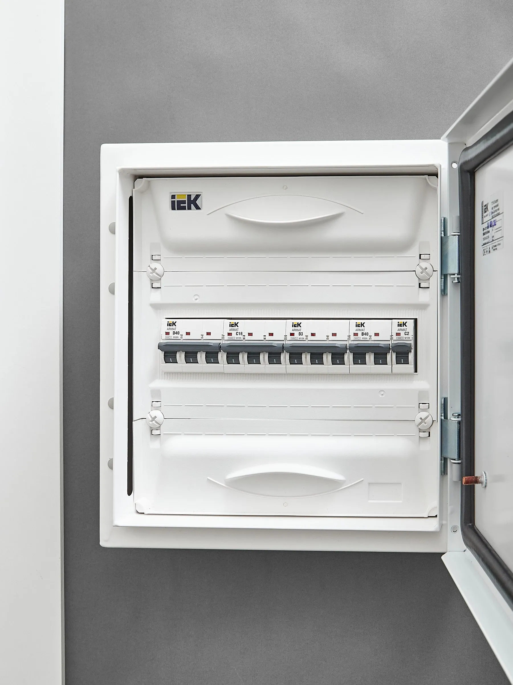 ARMAT Автоматический выключатель M10N 3P D 3А IEK - Фото 9