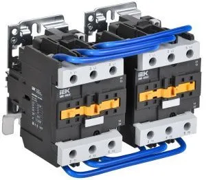 Контактор КМИ-49532 реверс 95А 230В/АС3 2NO;2NC IEK KKM43-095-230-22-1