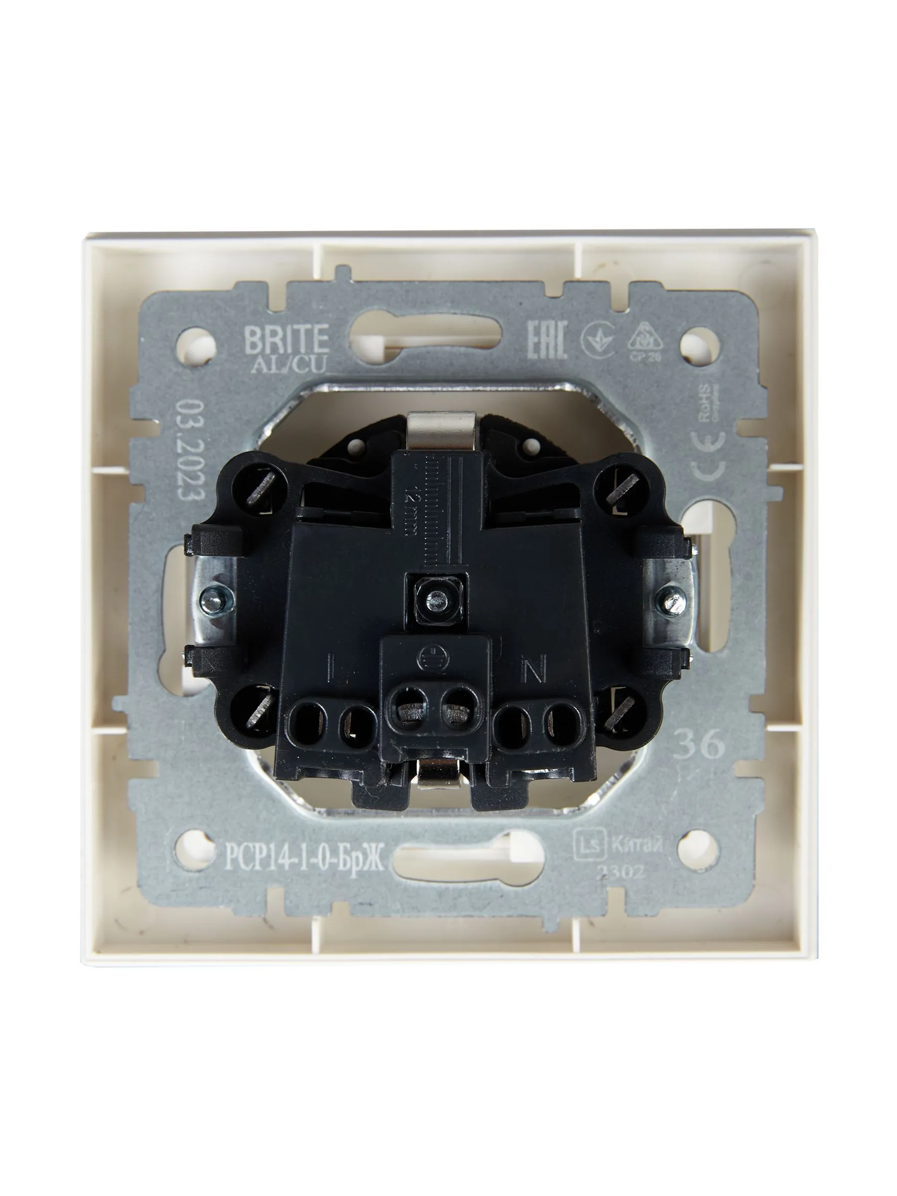 BRITE Розетка 1-местная с заземлением с защитными шторками 16А в сборе РСР14-1-0-БрЖ жемчуг IEK - Фото 6