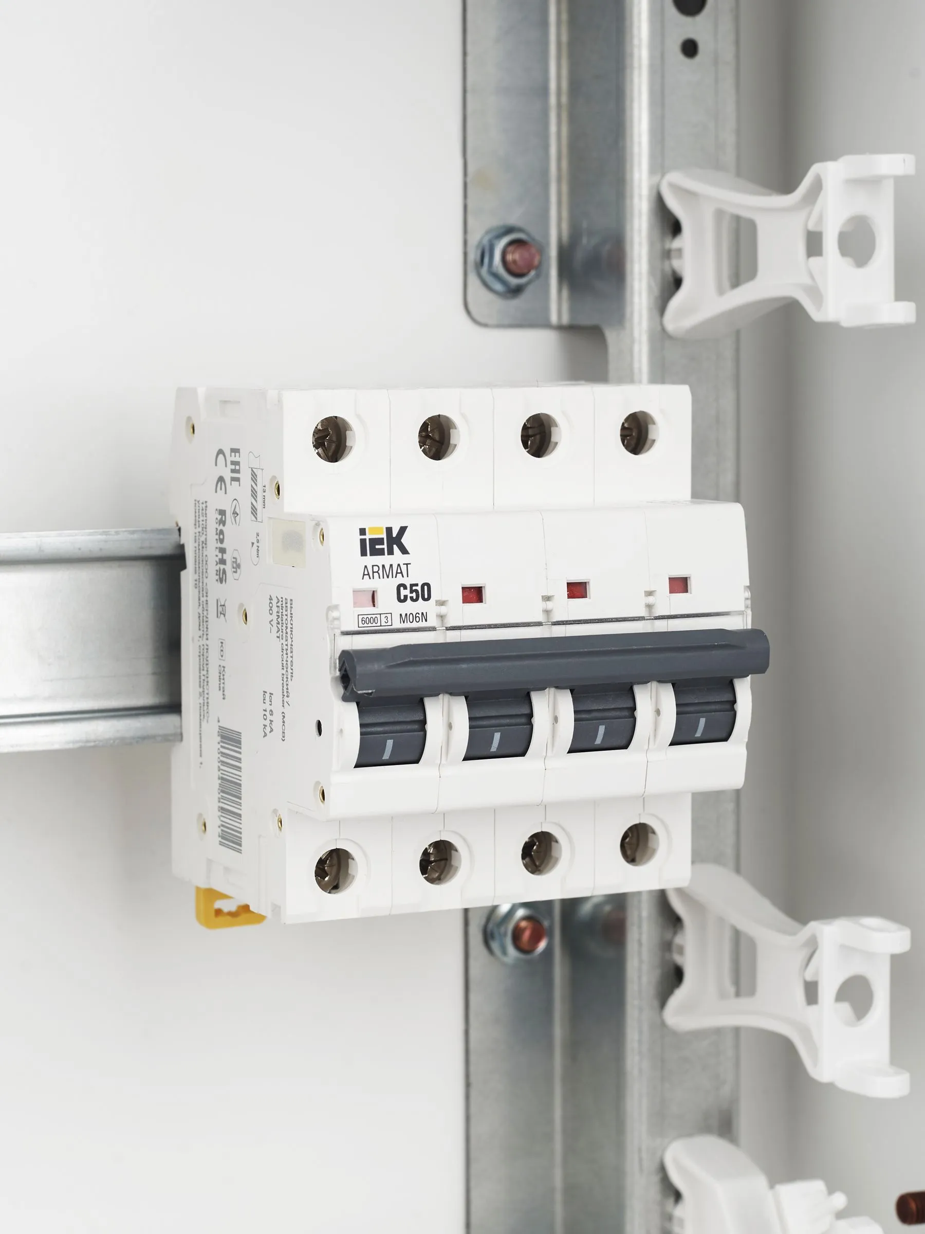 ARMAT Автоматический выключатель M06N 4P C 50А IEK - Фото 8