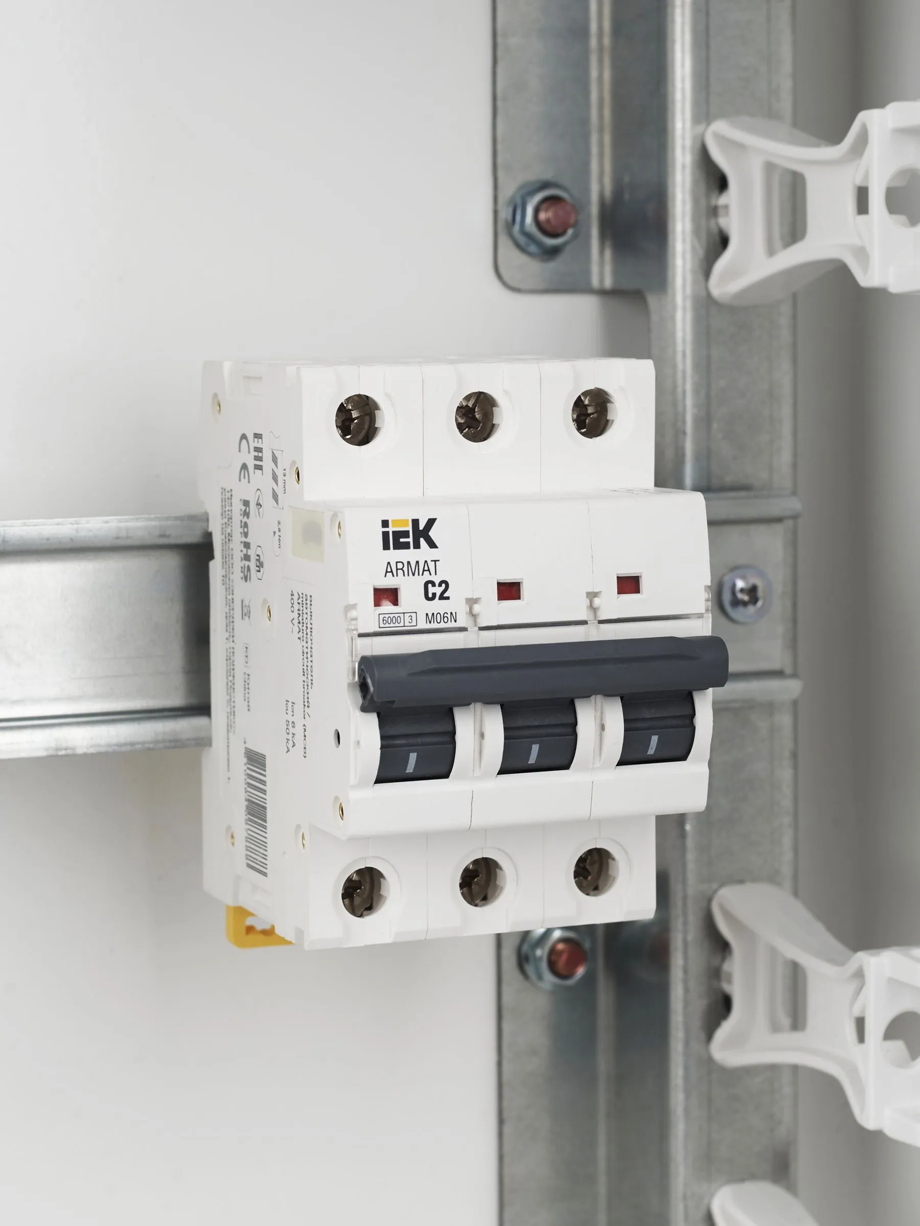 ARMAT Автоматический выключатель M06N 3P C 2А IEK - Фото 4