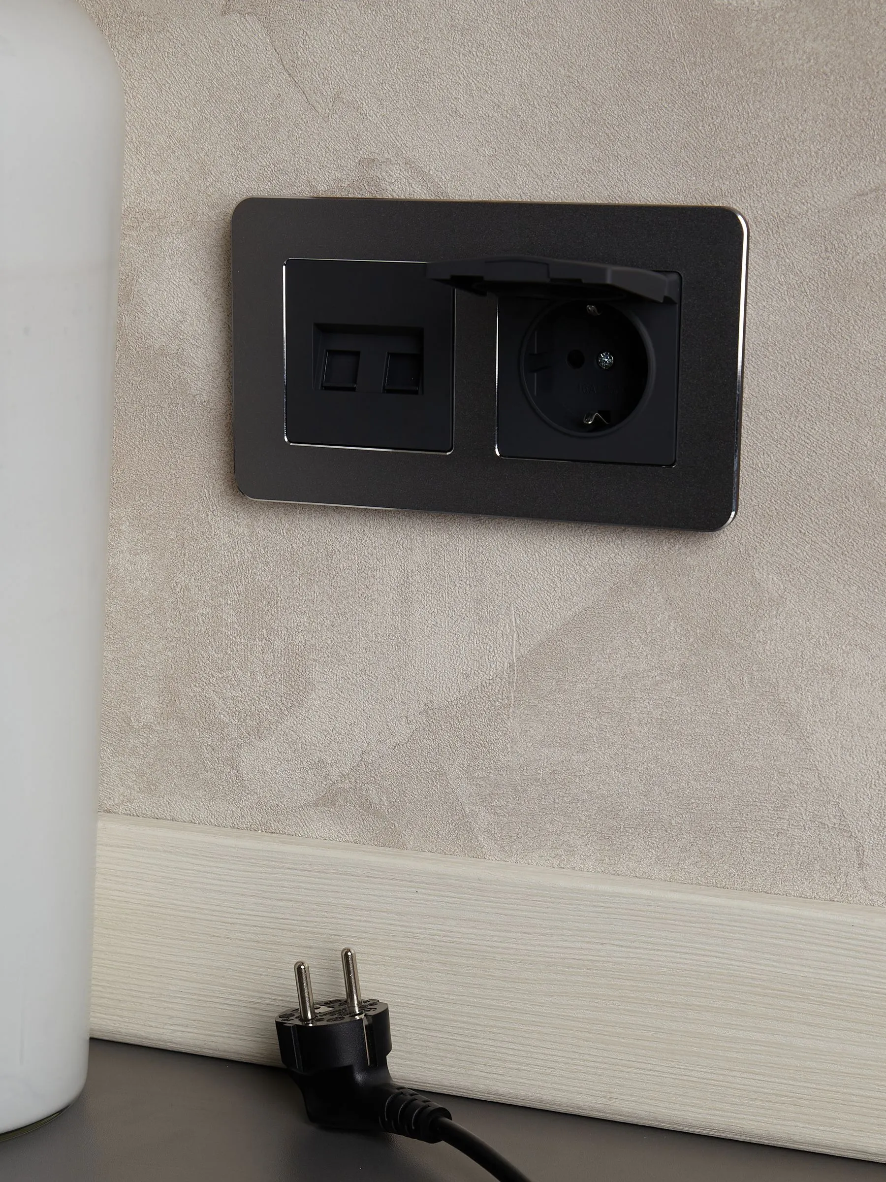 BRITE Рамка 2-местная РУ-2-1-Бр металл титан RE IEK - Фото 4