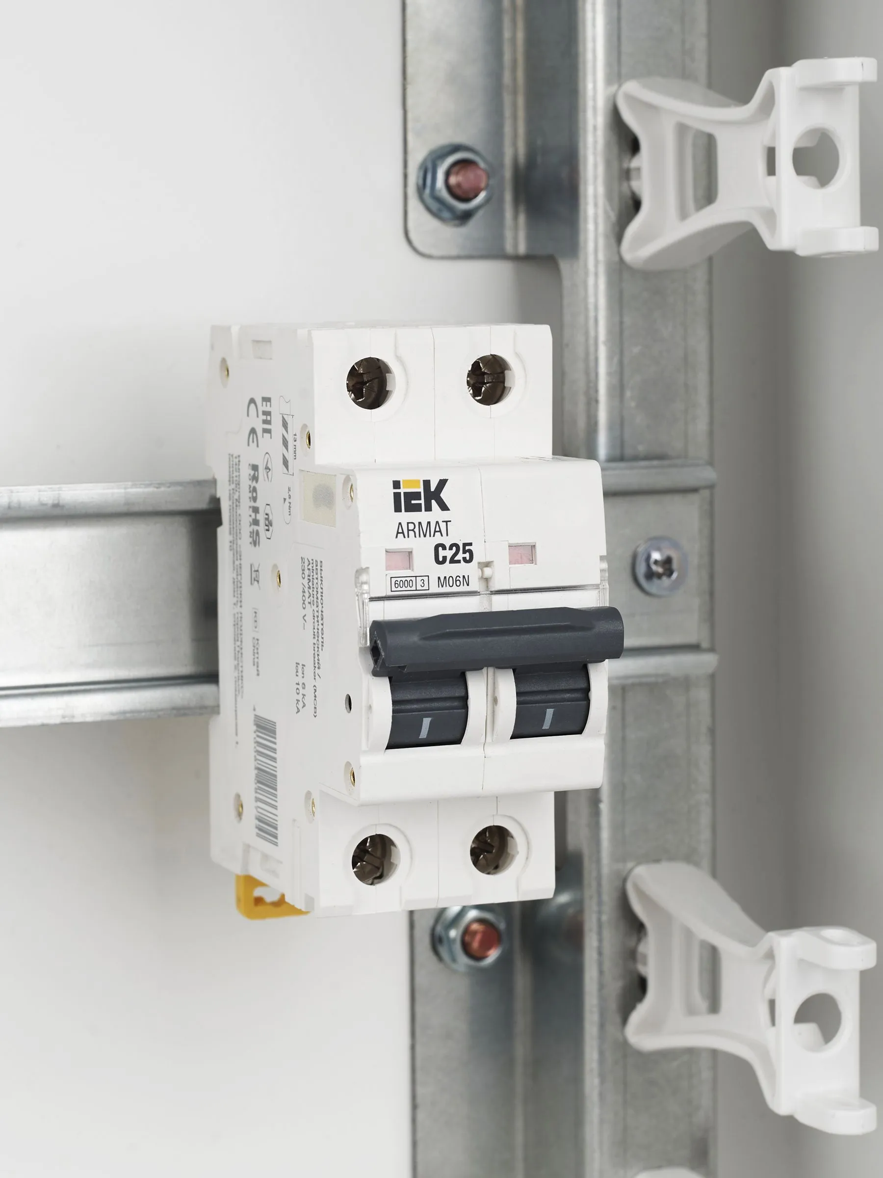 ARMAT Автоматический выключатель M06N 2P C 25А IEK - Фото 4