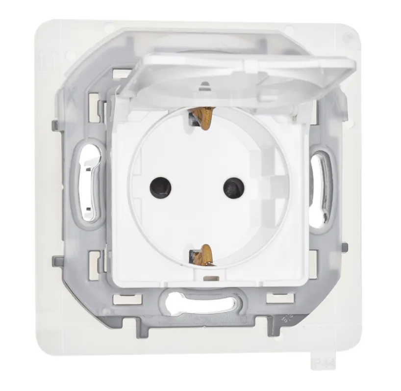 INSPIRIA Розетка 1-местная с заземлением с защитными шторками и крышкой 16А IP44 белый 673740